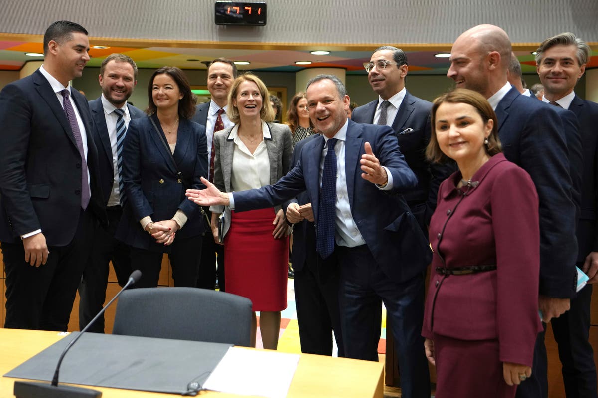 EU seeks assurances from Syrias new leaders in exchange for dropping sanctions