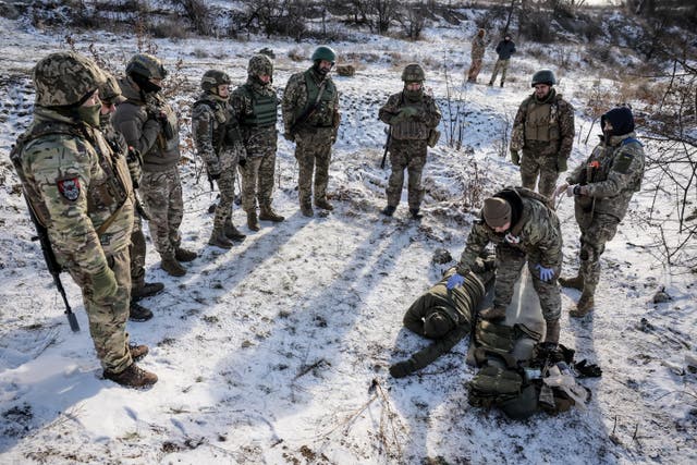 <p>Servicemen of 24th Mechanized brigade of the Ukrainian Armed Forces take part in a tactical medicine exercise</p>