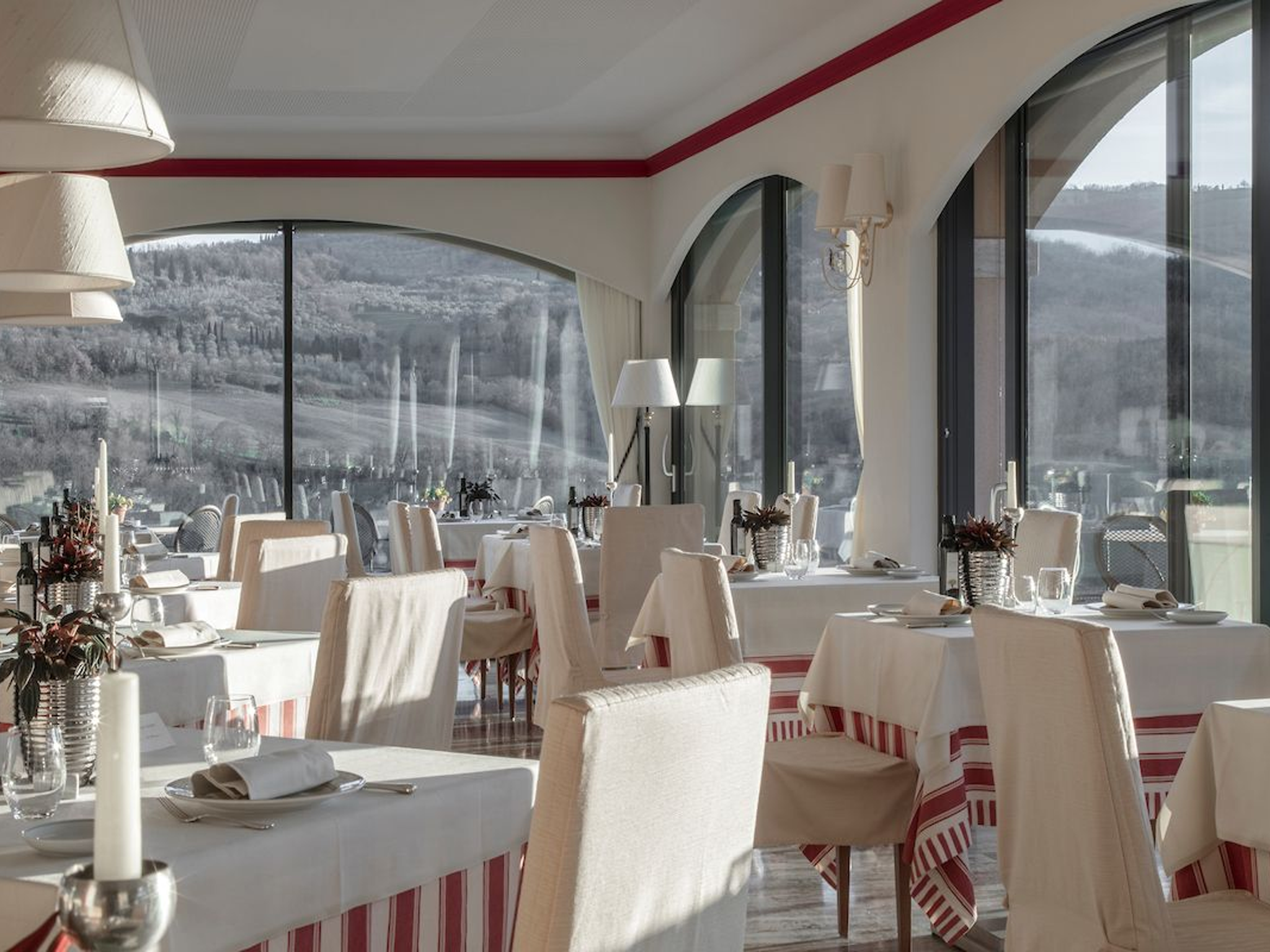 O restaurante olha para a paisagem da Toscana