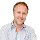 Head shot of Simon Mills