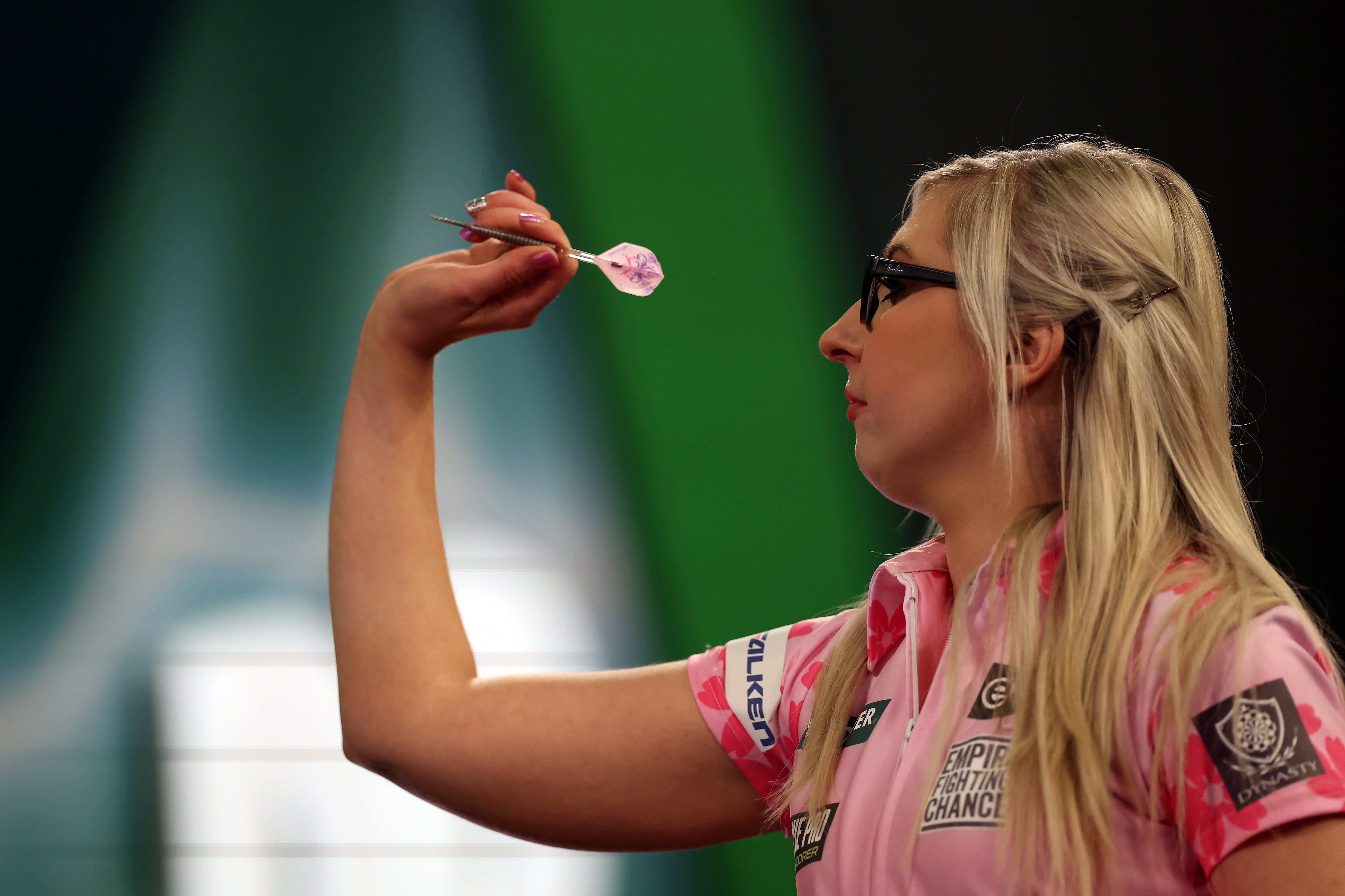 Fallon Sherrock in azione durante la sua prima partita contro Ryan Meikle il terzo giorno del Paddy Power World Darts Championship all'Alexandra Palace, Londra (Steven Paston/PA)