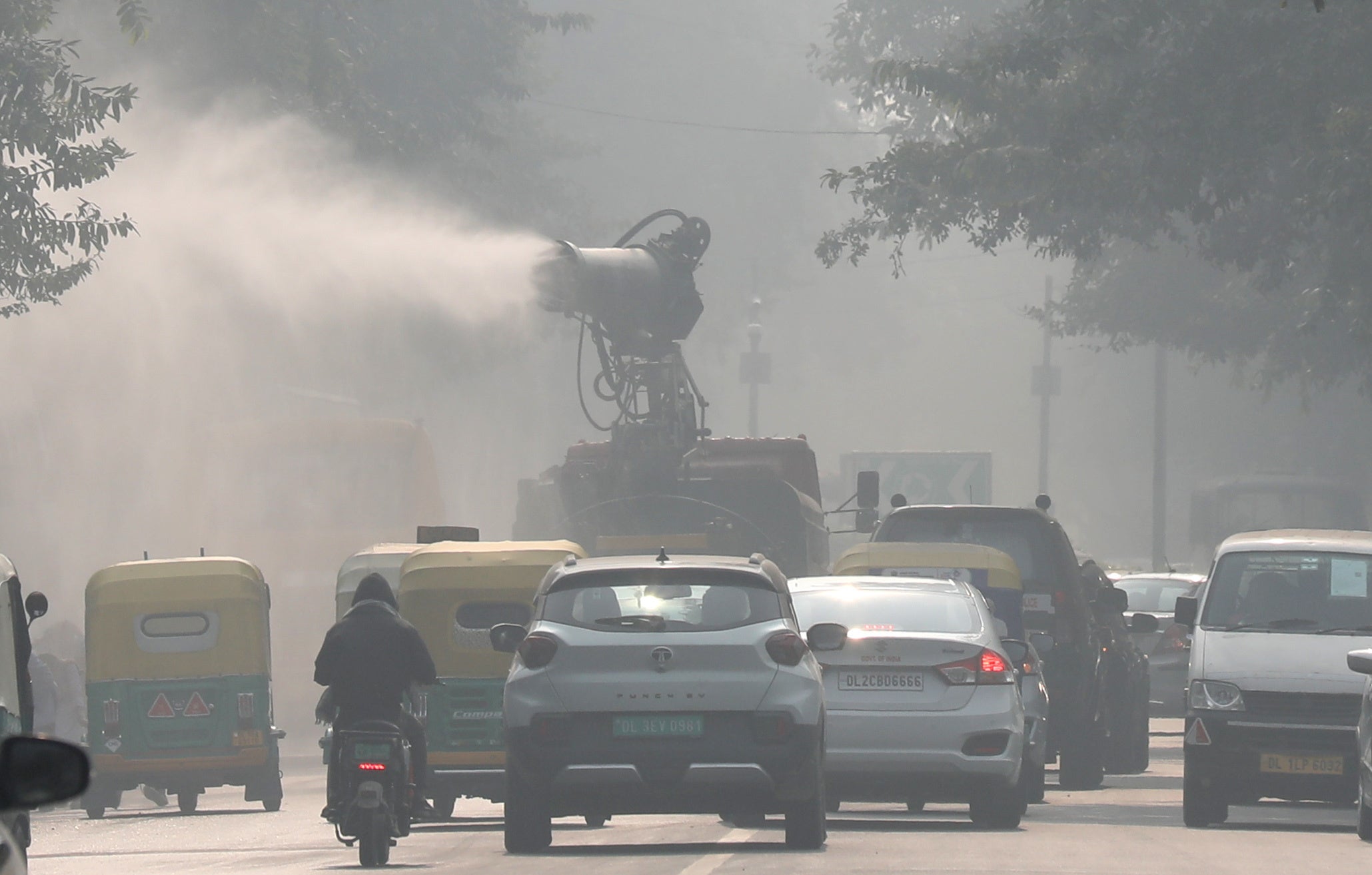 An anti-smog cannon sprinkles water to curb air pollution as the city is covered in smog, in New Delhi, India, 17 December 2024