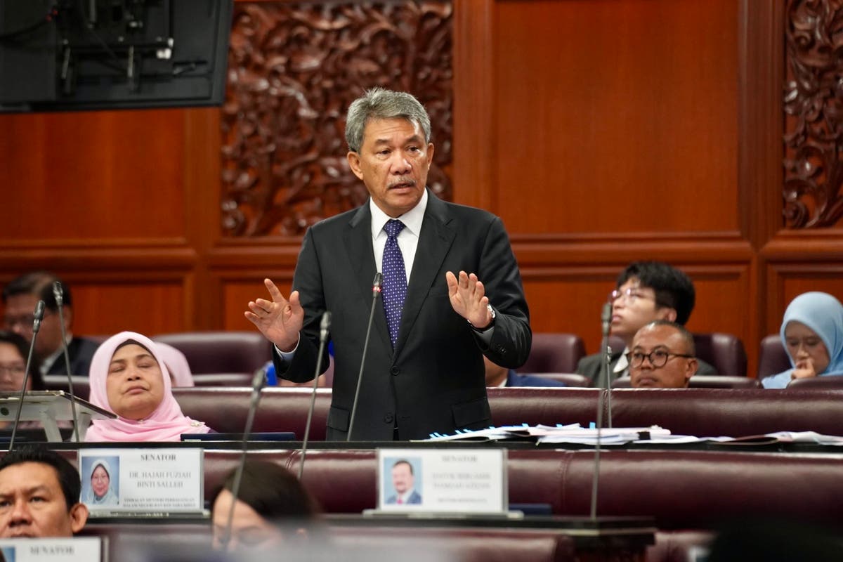 Malaysia minister apologises for smoking in prohibited area and promises to pay fine