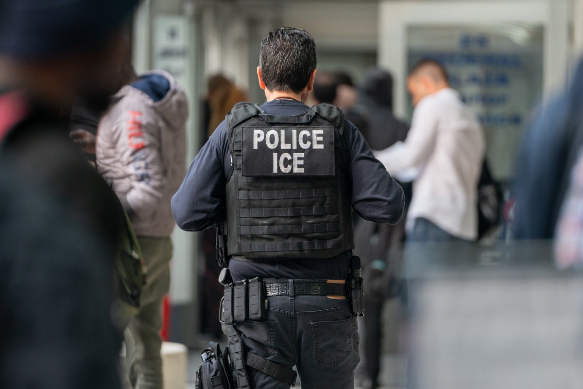 ICE agents are arresting migrants showing up for their immigration hearings | The Independent