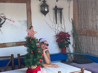 how-naturists-celebrate-christmas-and-navigate-cooking-dinner-naked