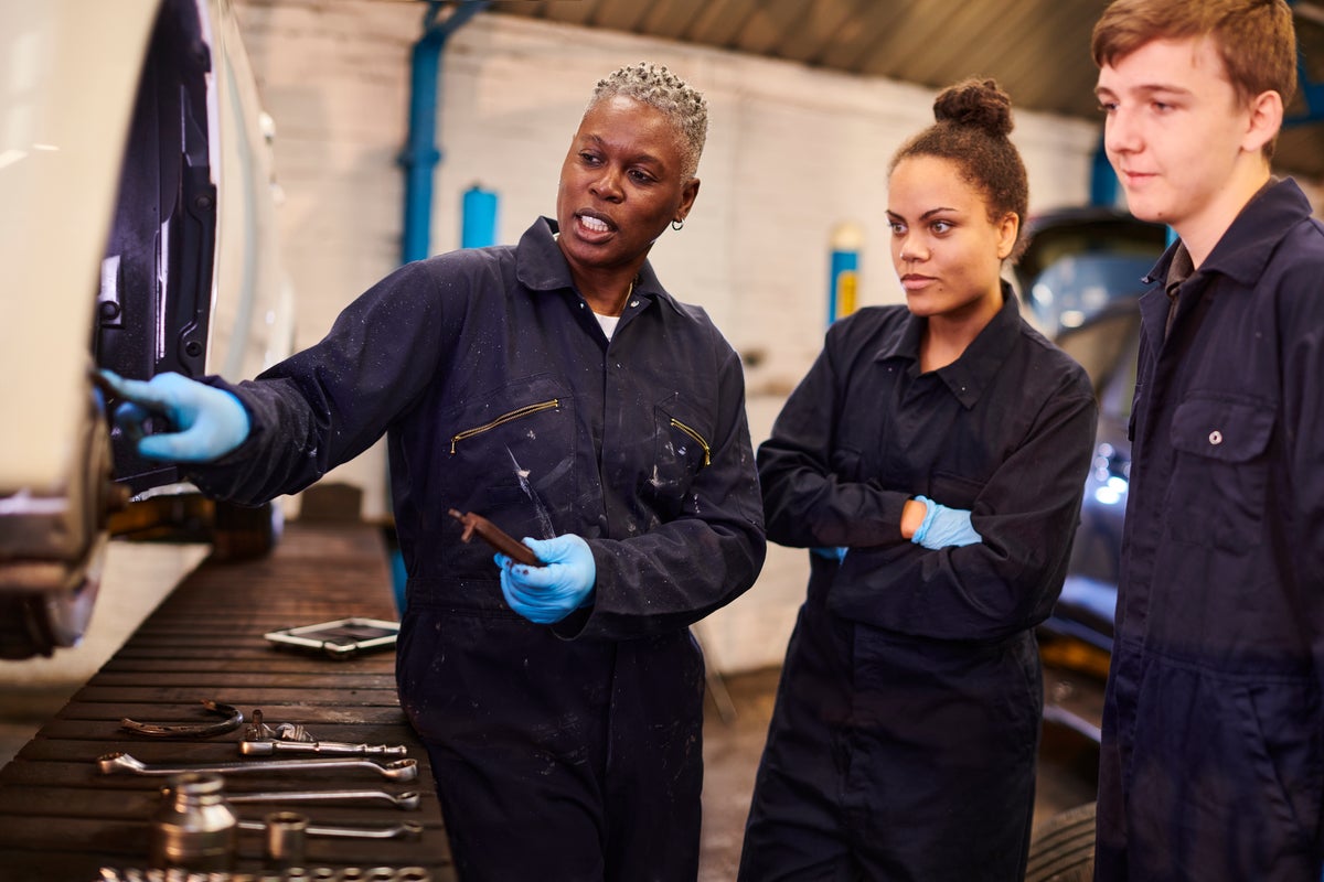 All you need to know about Skills: from sectors to types of training, how to boost your career while you work