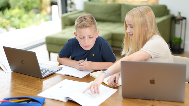 <p>From increased flexibility to enjoying more family time, online schooling offers a fresh approach to learning </p>
