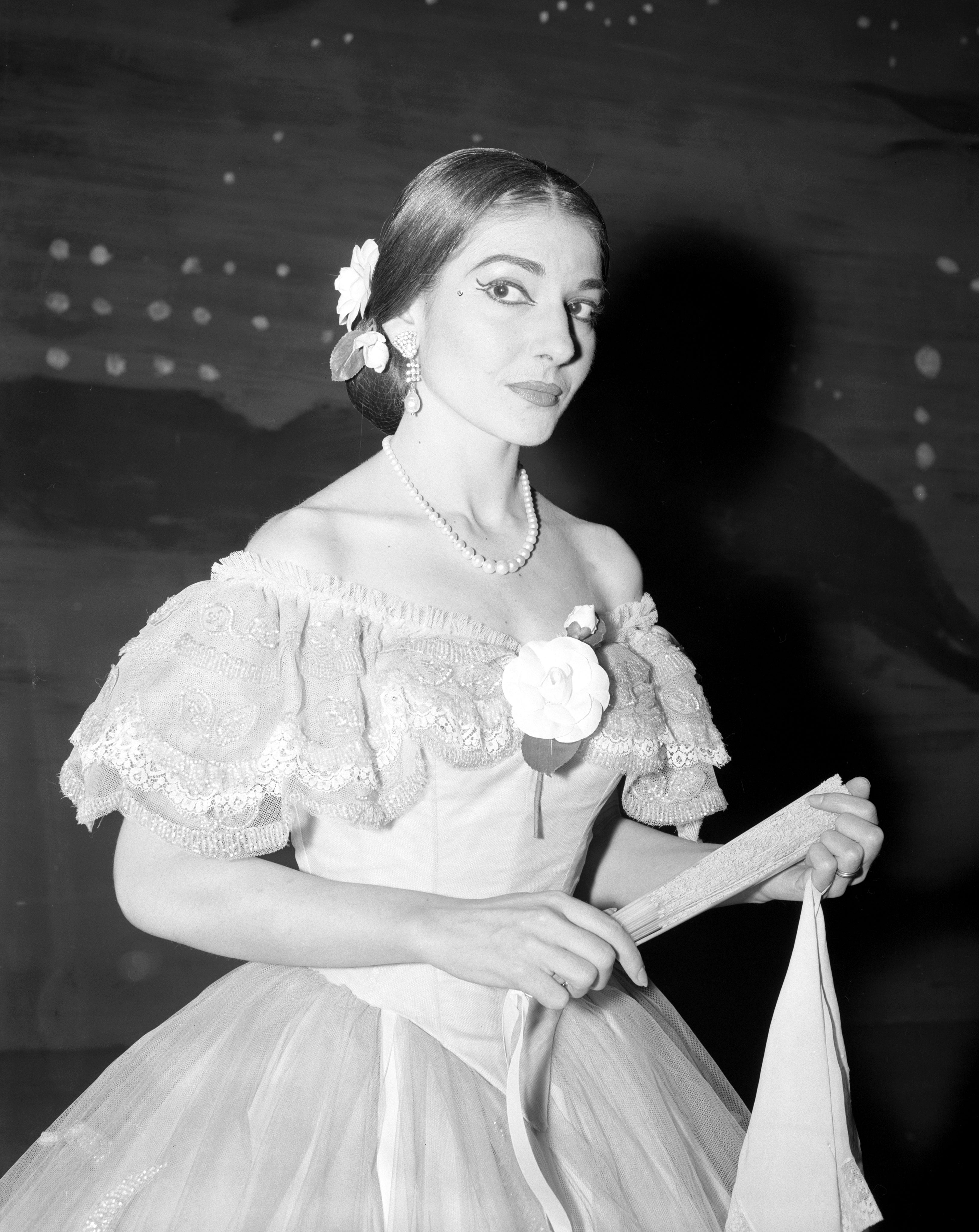 Callas in costume to perform ‘La Triviata’ in London