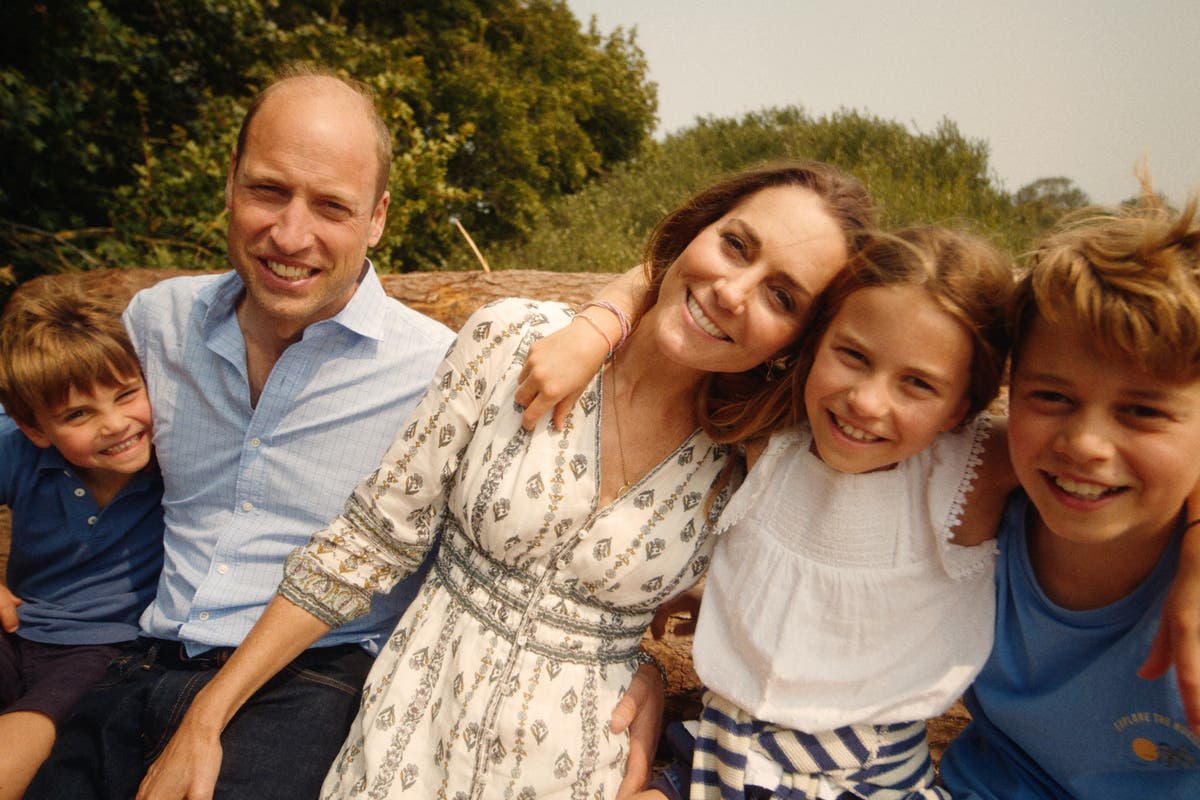 Kate and William choose family shot for Christmas card photograph