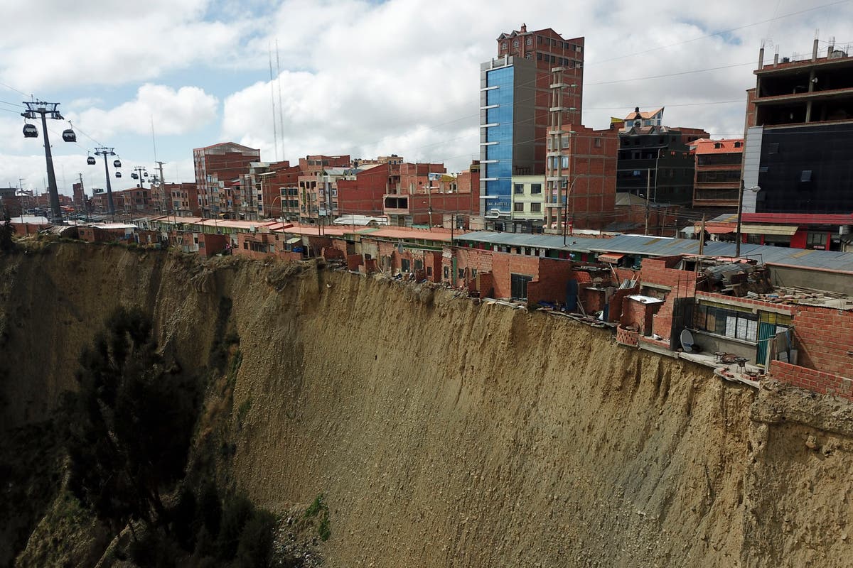 Shamans refuse to evacuate precarious cliff-top shacks in Bolivia despite government order