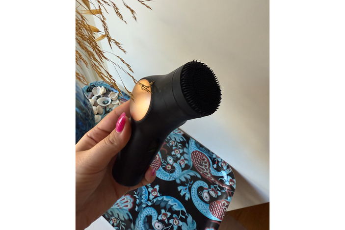 Best facial cleansing brushes and tools IndyBest review Therabody theraface pro