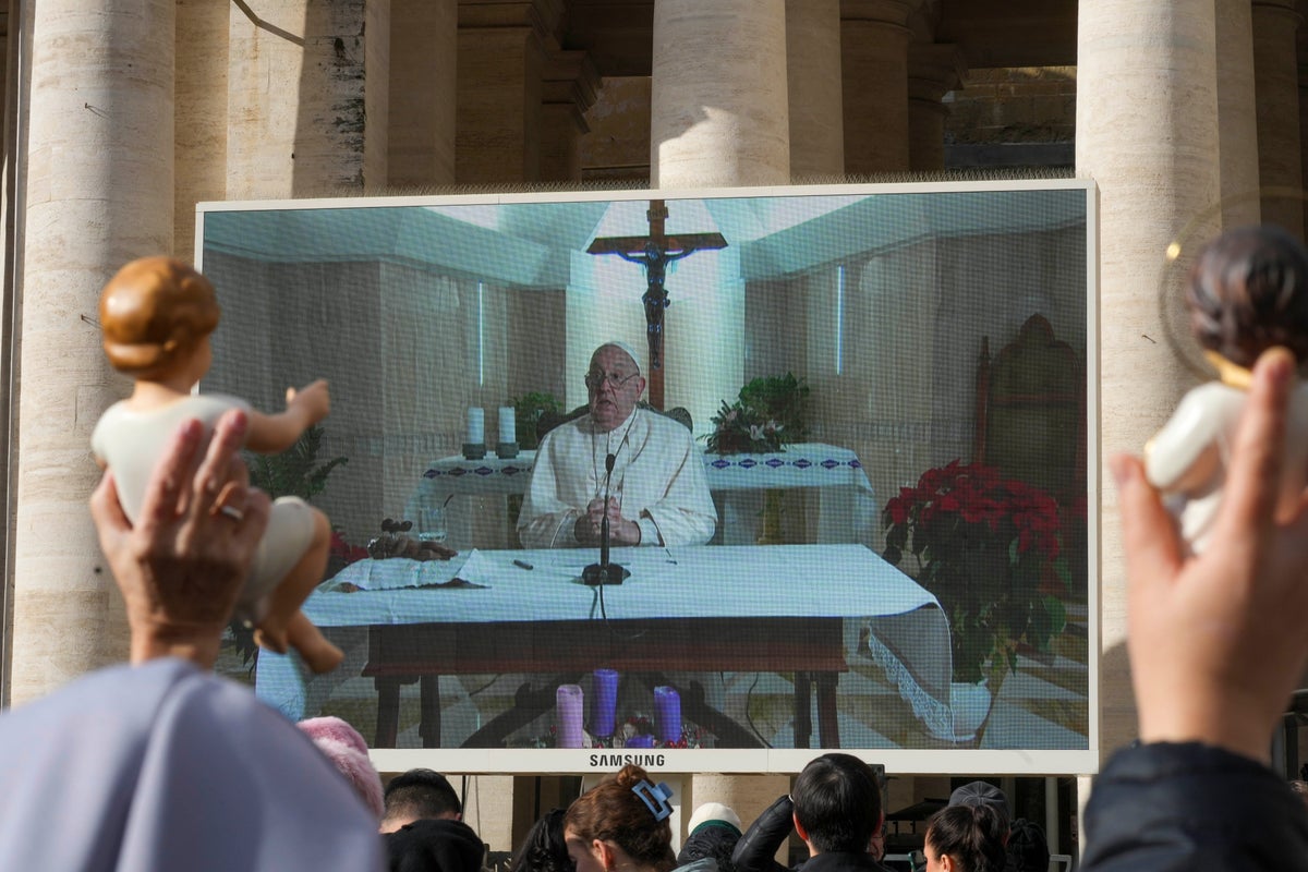 Pope Francis calls for a ceasefire on all fronts in his prayer ahead of ...