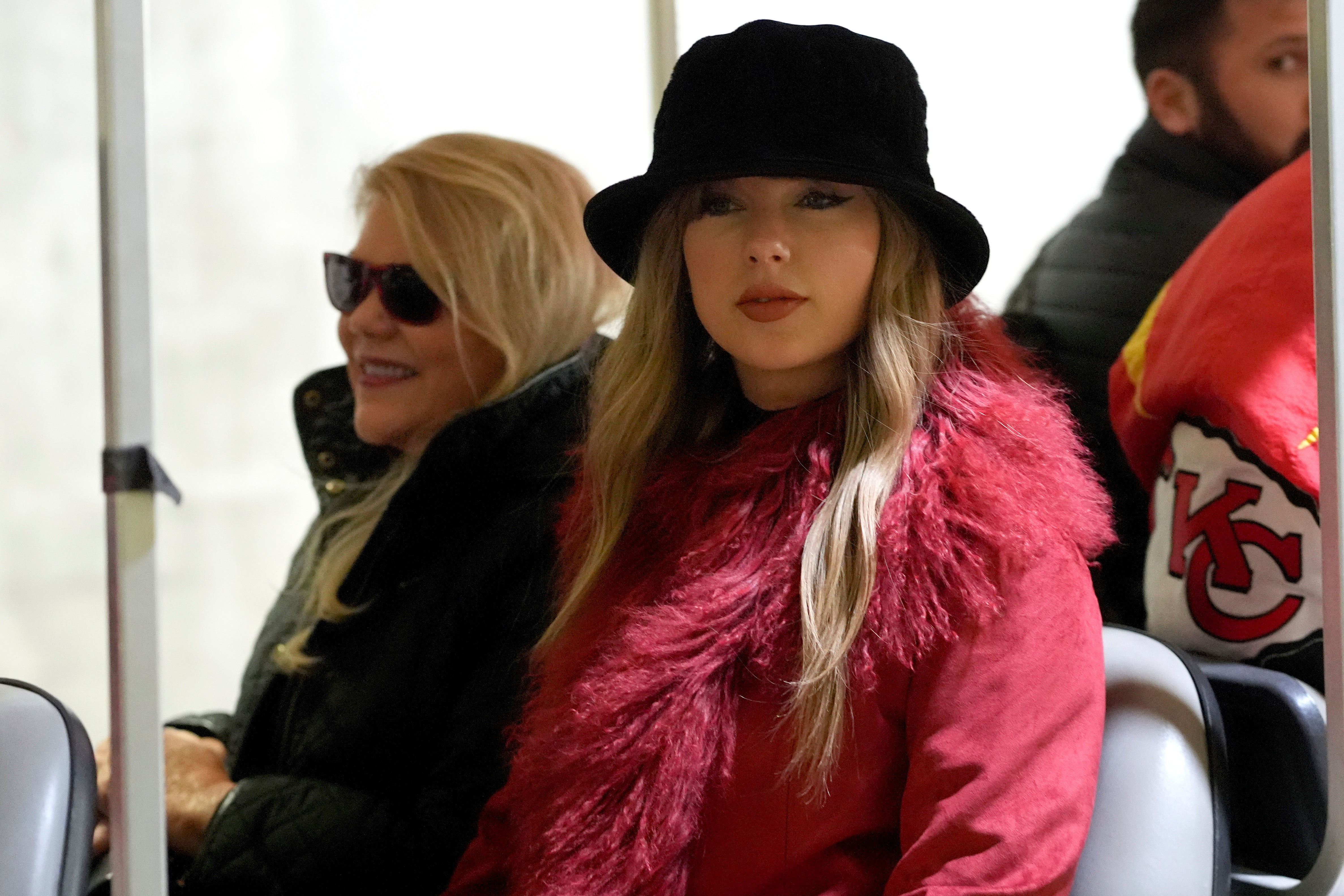 Taylor Swift arrives with her mother, Andrea Swift, before an NFL football game between the Kansas City Chiefs and the Houston Texans Saturday, Dec. 21, 2024, in Kansas City