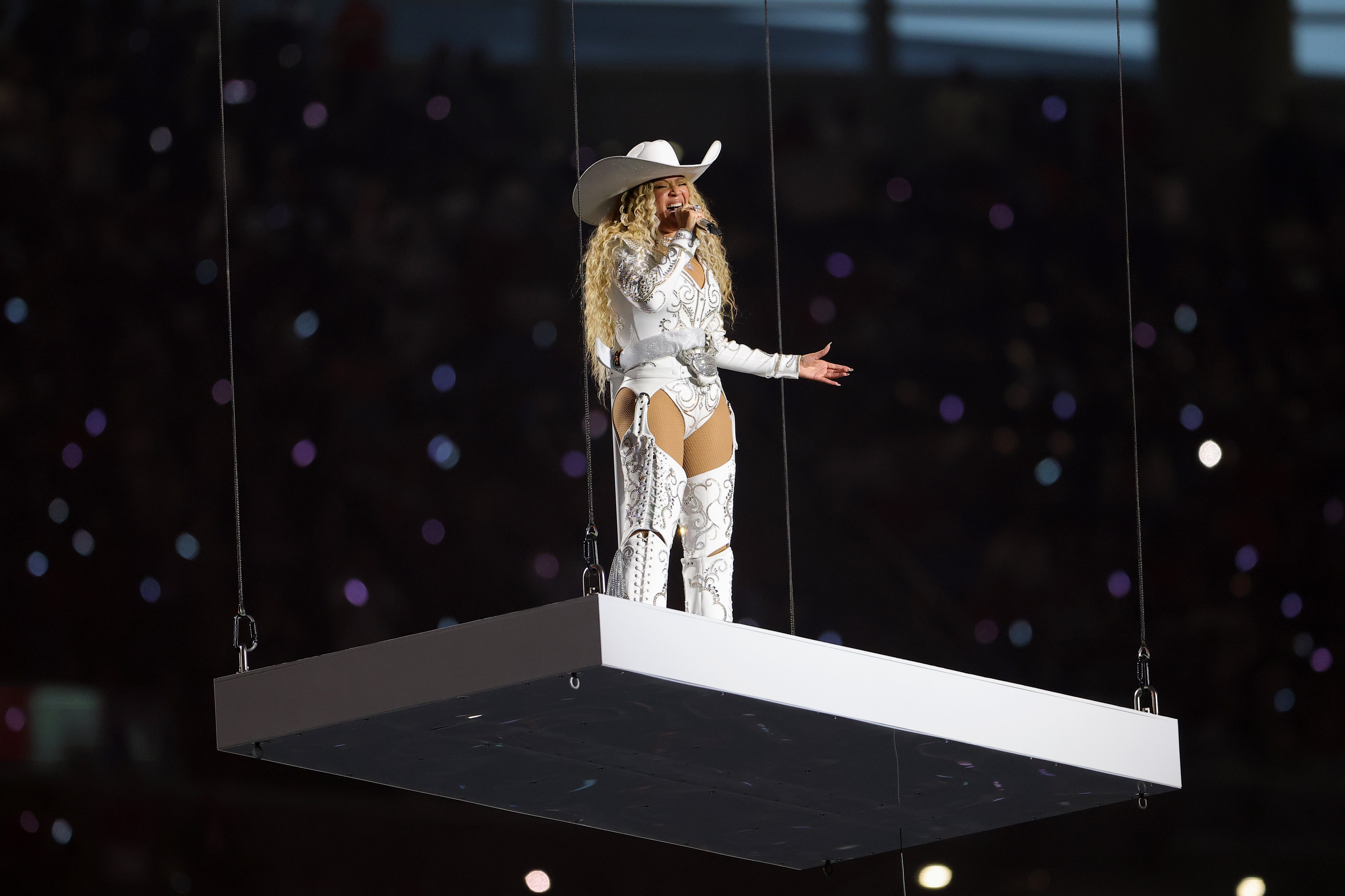 As she closed out the 13-minute set she soared above the stadium floor