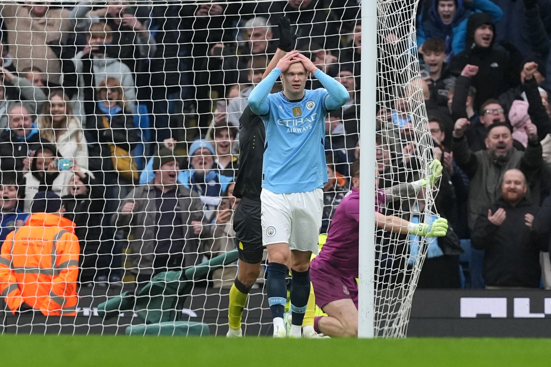 Erling Haaland penalty saved by Jordan Pickford as Man City’s troubles continue