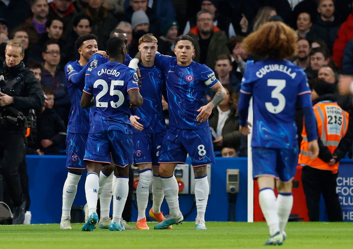 Palmer scores to give Chelsea lead at home to Fulham – live