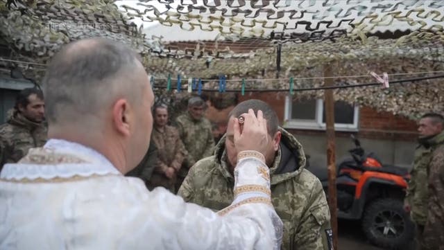 <p>Ukrainian soldiers mark Christmas on frontline of war.</p>