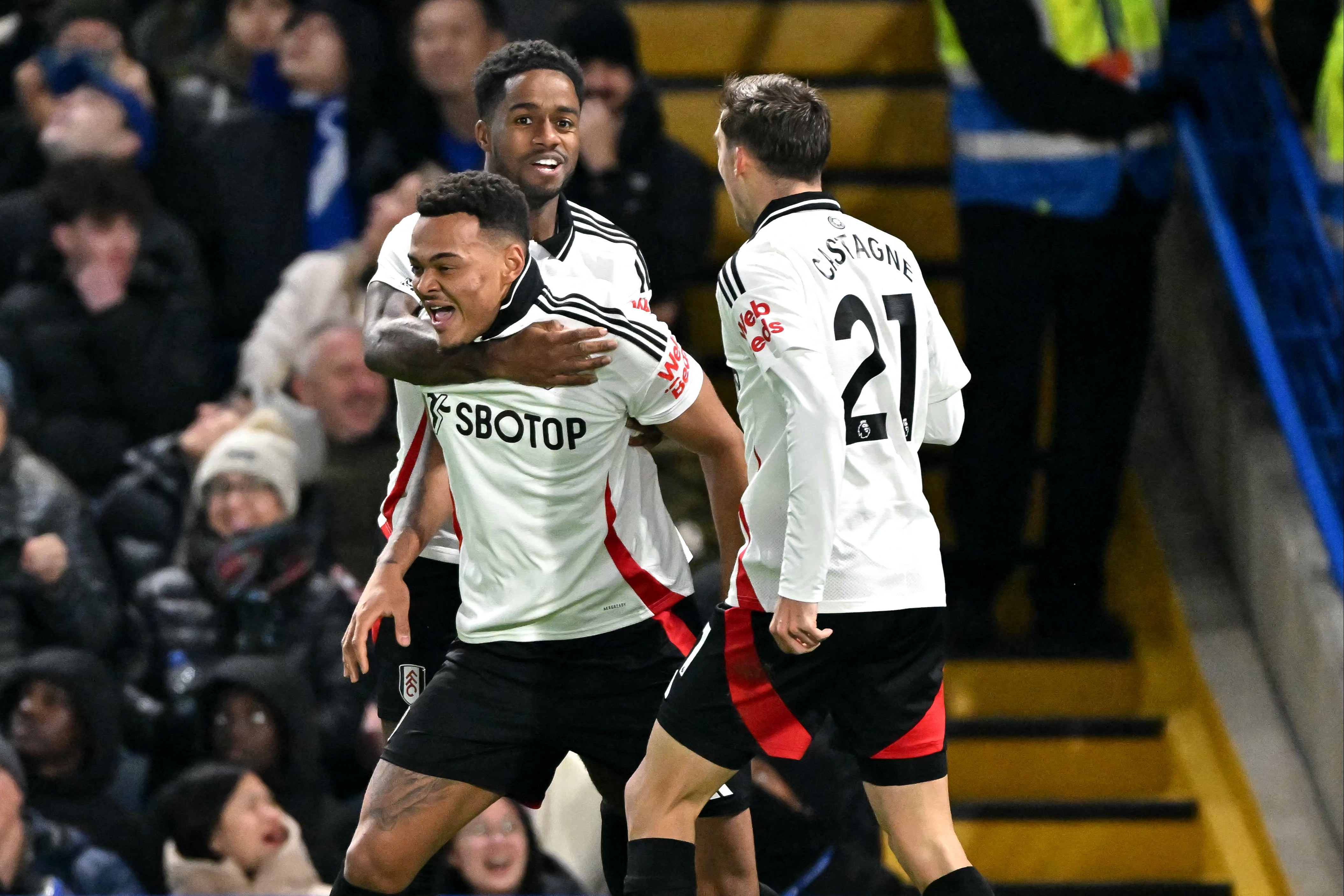 Fulham snatched a dramatic late win over Chelsea