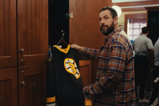 <p>The putter features a hockey stick head and is an exact replica of the one seen in the new Netflix movie.</p>