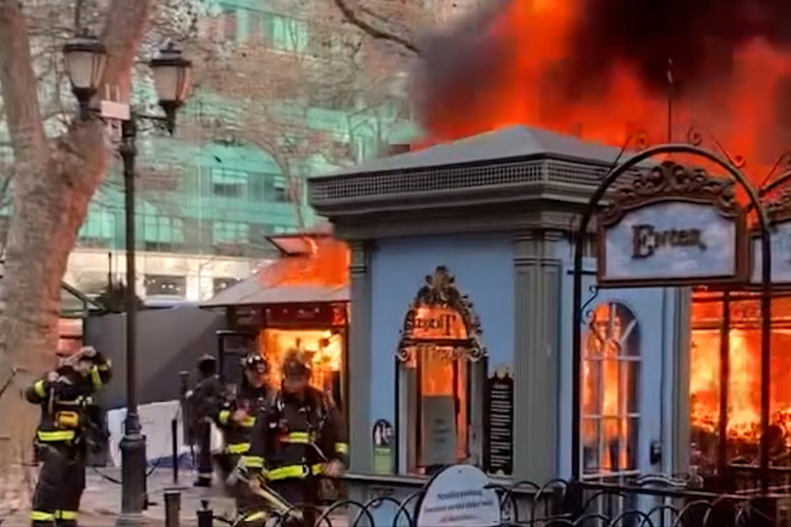 Fire erupts at Bryant Park holiday market in NYC