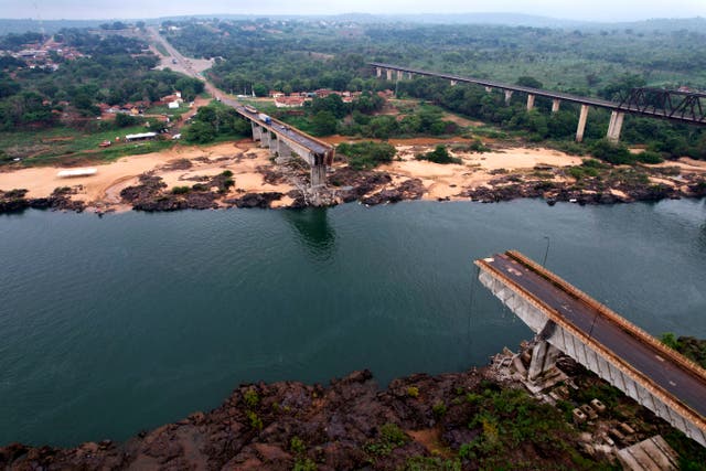 BRASIL-PUENTE COLAPSADO