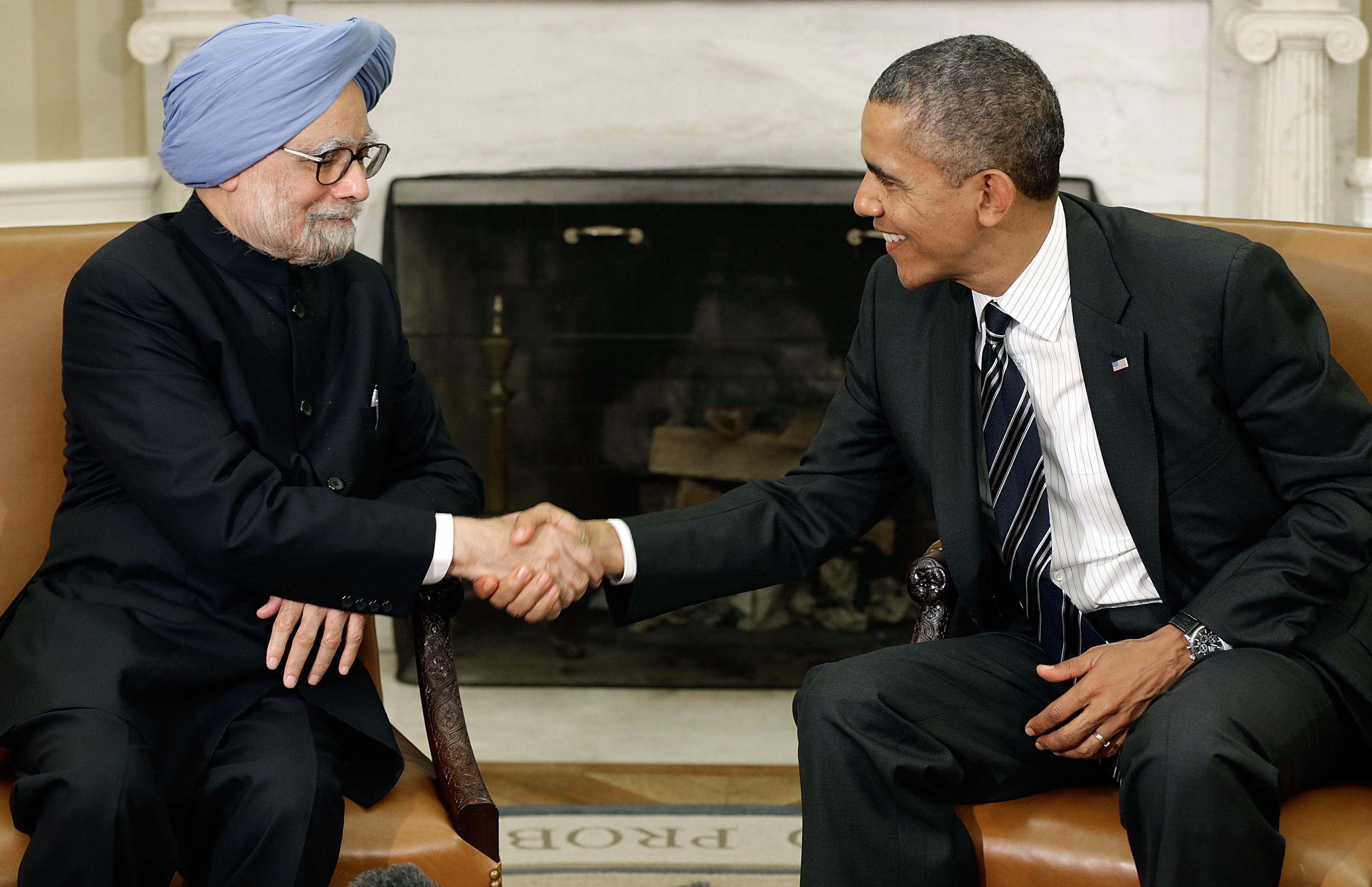 Barack Obama greets Indian prime minister Manmohan Singh after speaking about Syria in the Oval Office in 2013