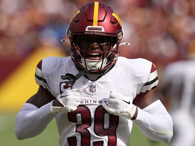 <p>Jeremy Reaves proposed to his girlfriend of over a year after beating the Atlanta Falcons on Sunday</p>