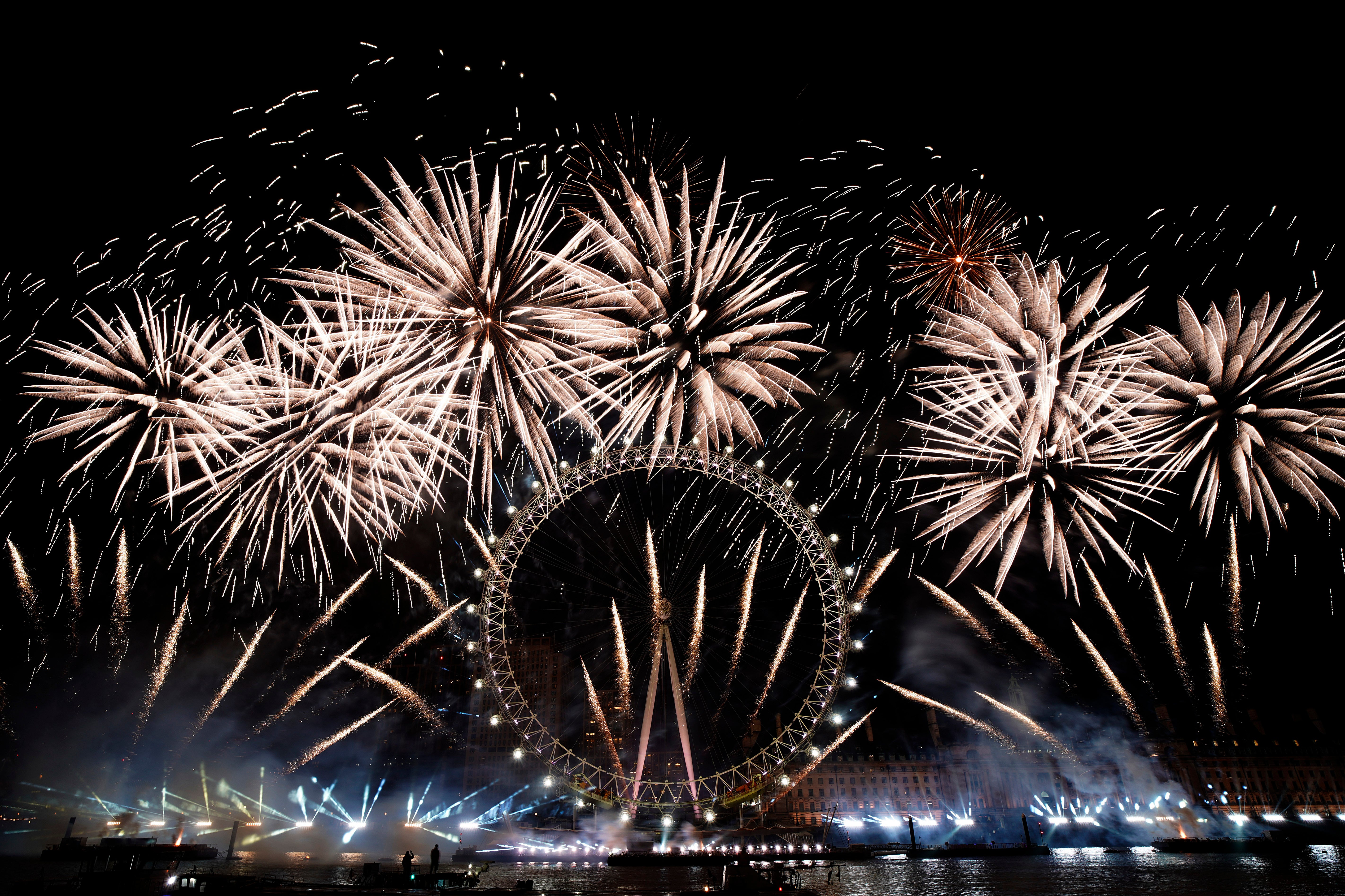 6-000-happy-new-year-fireworks-2024-stock-photos-pictures-royalty