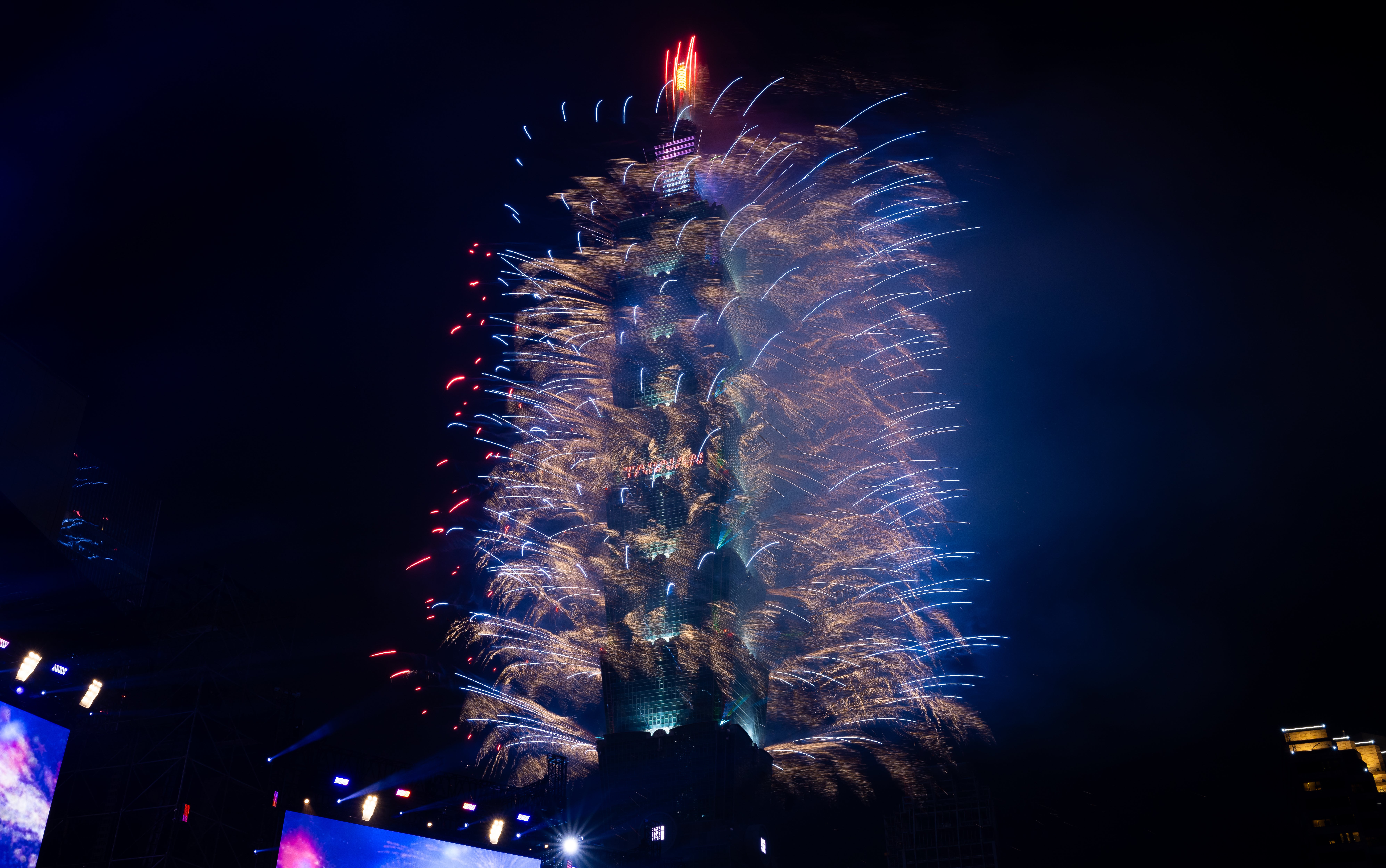 Fireworks light up the Taiwan skyline and Taipei 101