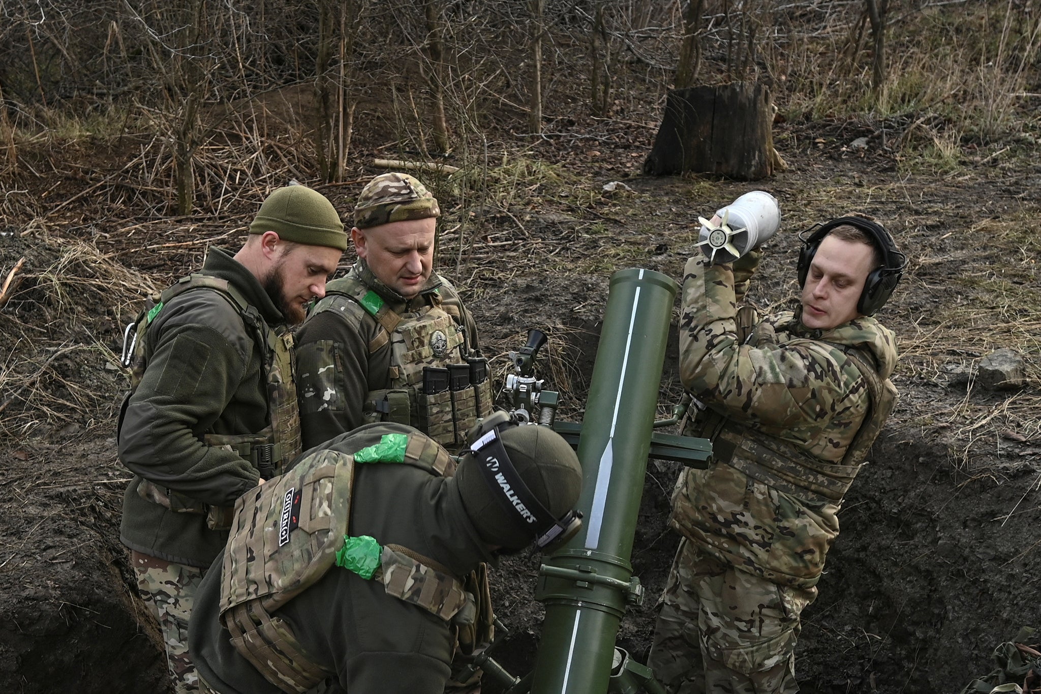 Members of Ukraine’s Khyzhak Brigade prepare to fire a mortar at Russian troops on a front line near Toretsk