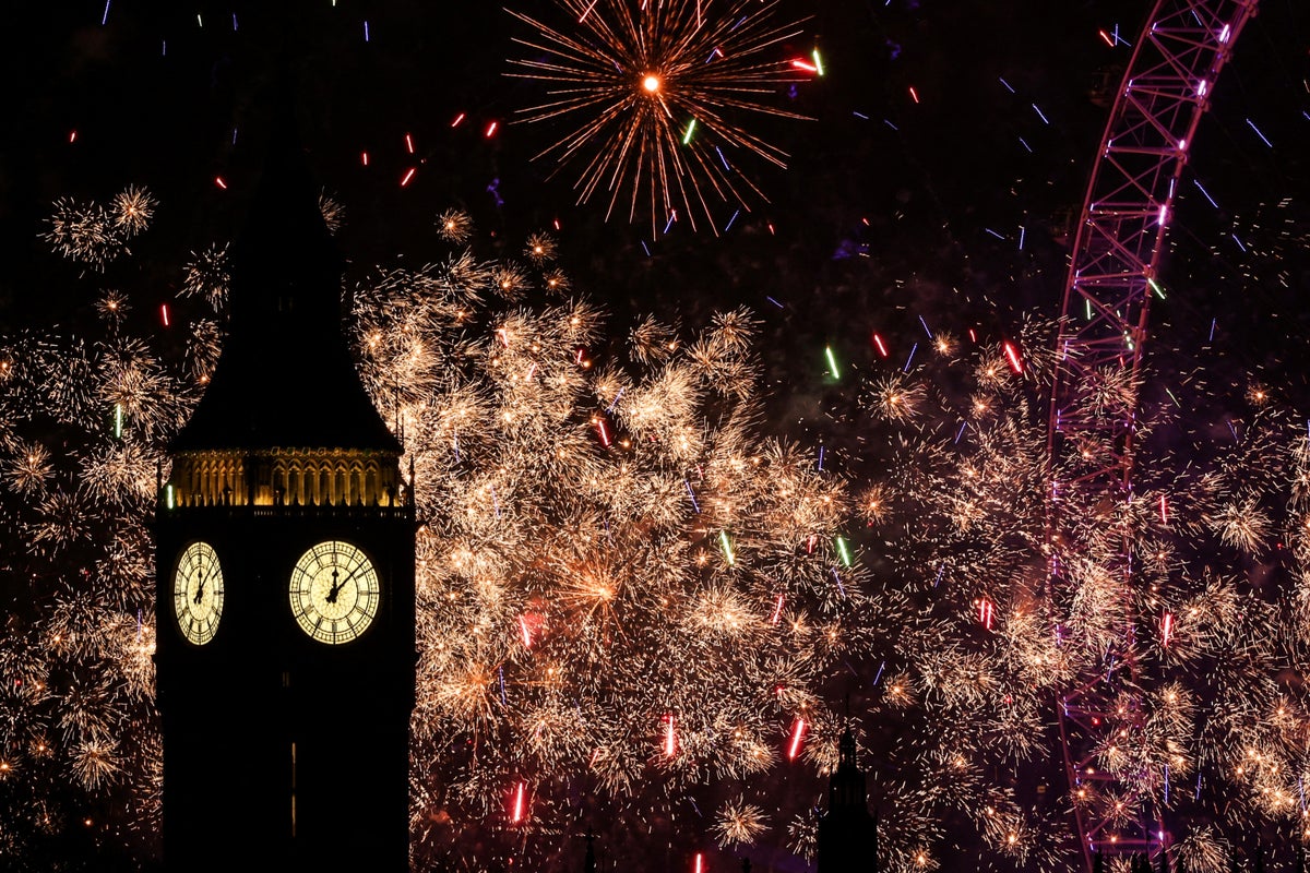 Watch: London welcomes 2025 with stunning firework spectacle thumbnail