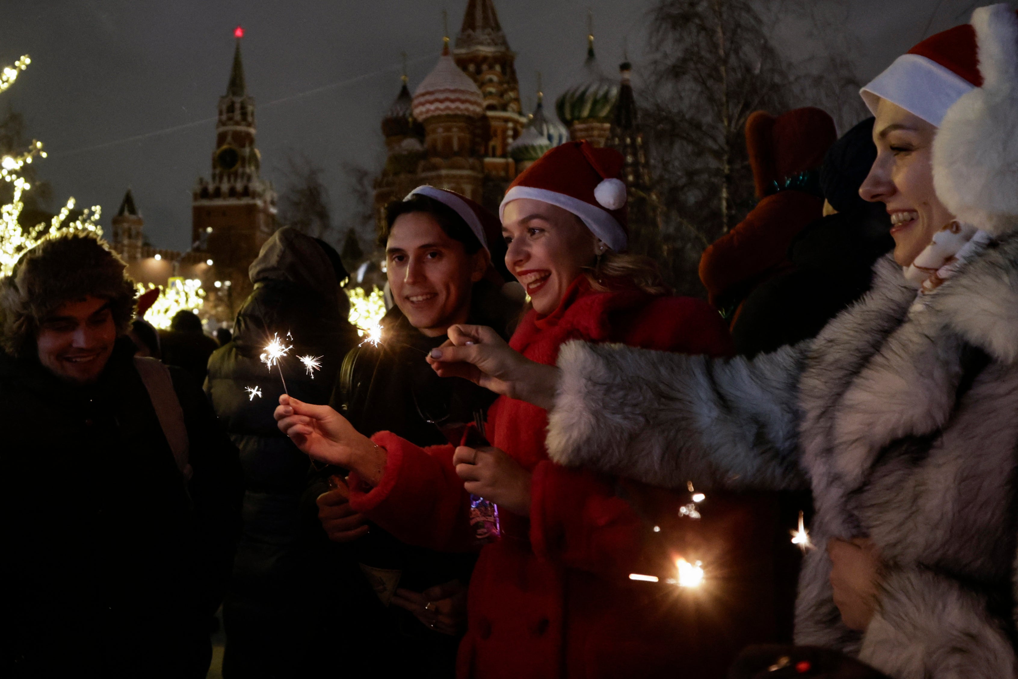 People celebrate the New Year outside the Kremlin in central Moscow