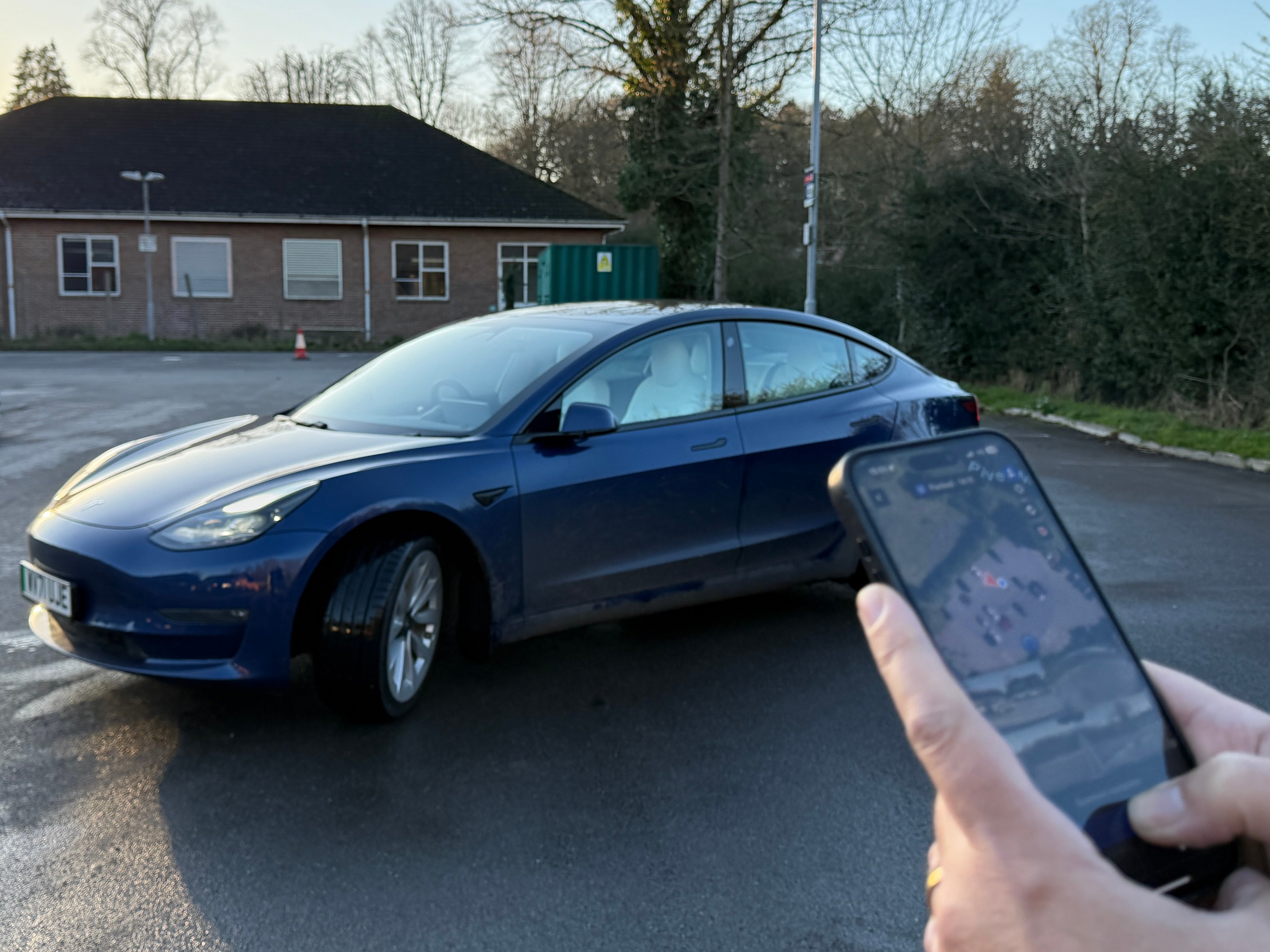 Tesla Summon will bring your car to you in a car park