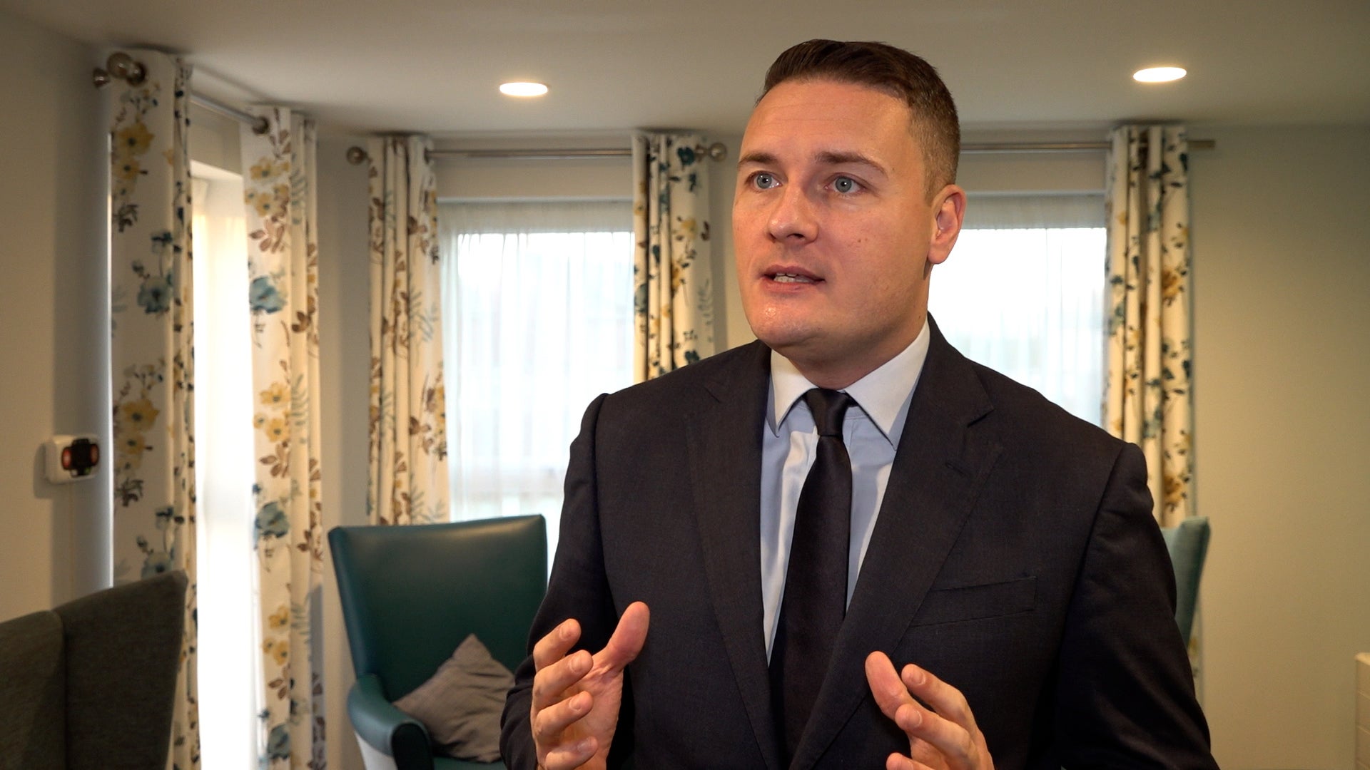 Health secretary Wes Streeting has told pensioners to ‘layer up and put the heating on’