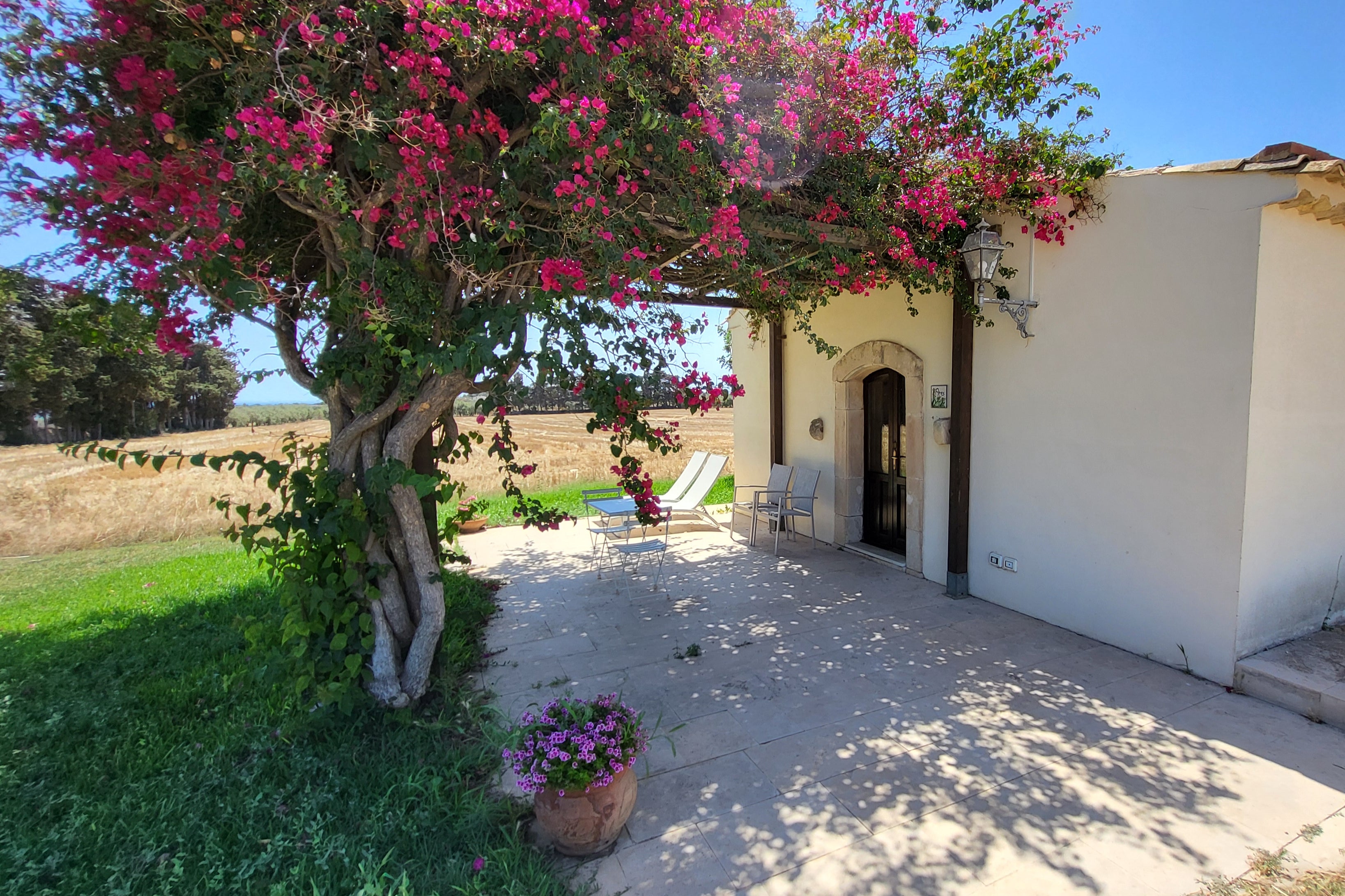 Planning on hiking in Sicily? Stay near the trails at Masseria sul Mare