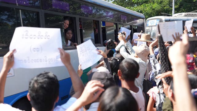 <p>Crowds cheer as Myanmar releases thousands of prisoners to mark Independence Day</p>