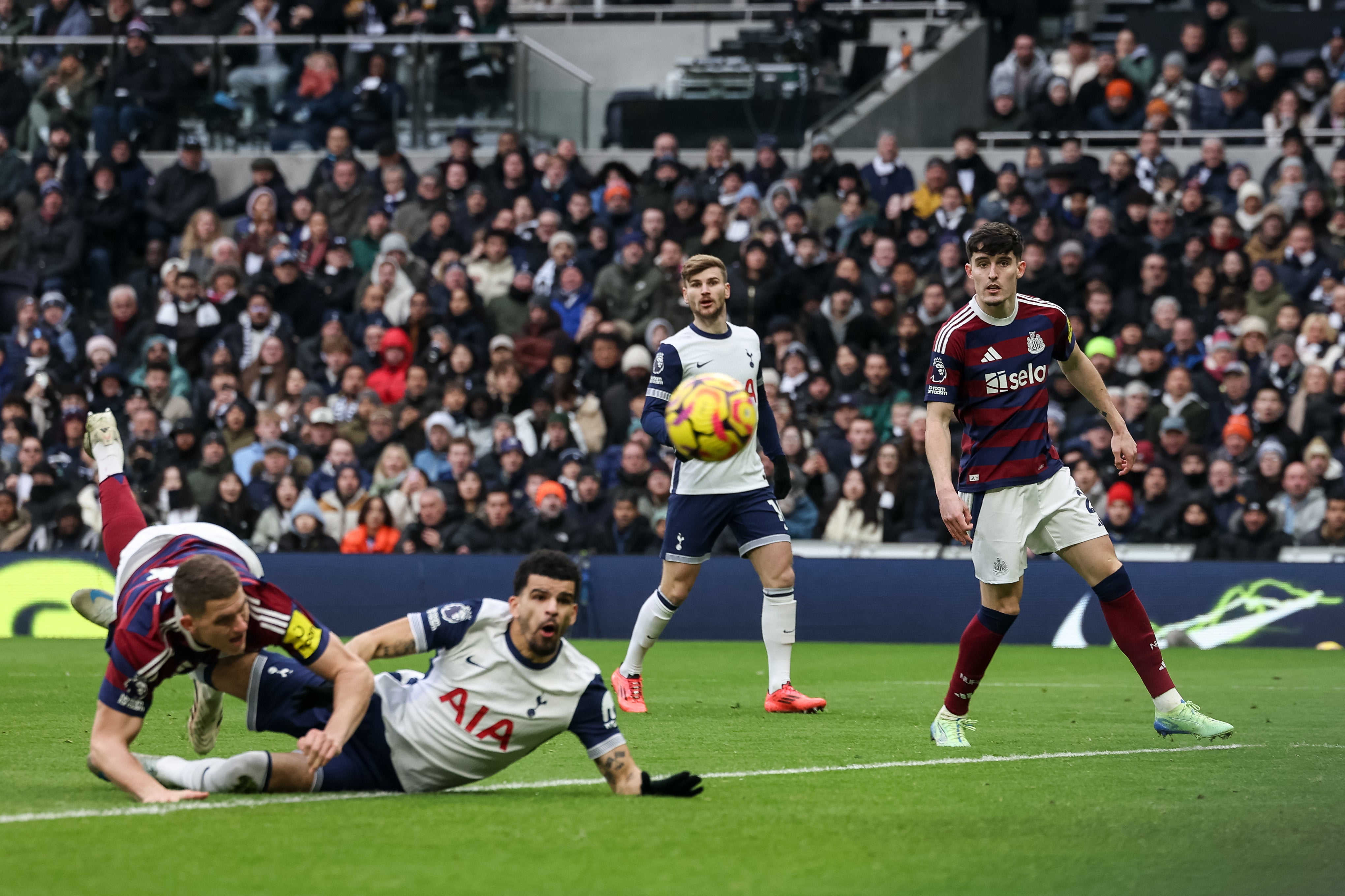 Dominic Solanke ha portato gli Spurs in vantaggio nei primi cinque minuti