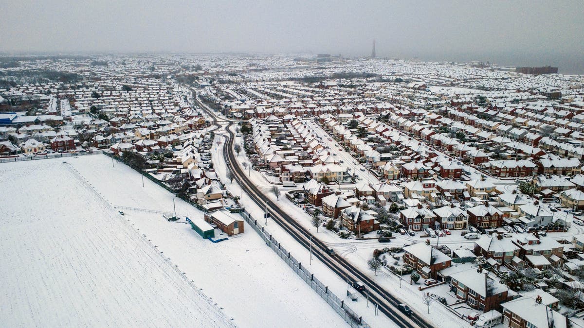 UK weather live: Airports close runways as snow and freezing rain hits country