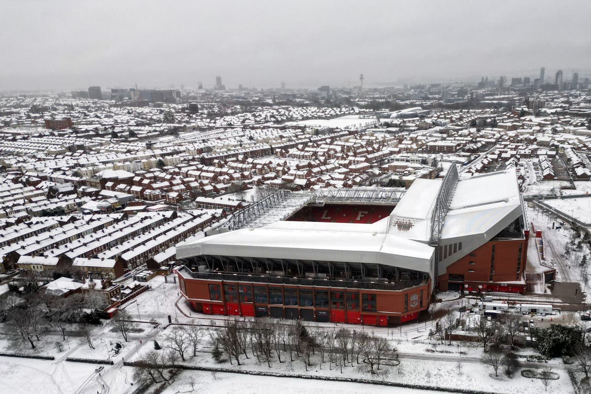 Liverpool vs Manchester United in doubt after snow – latest updates