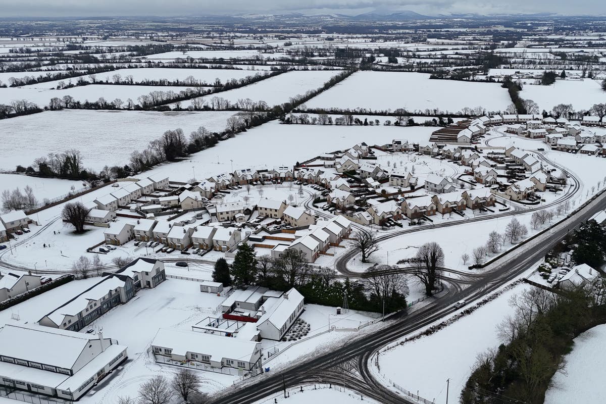 Thousands without water and power amid bitter weather in Ireland