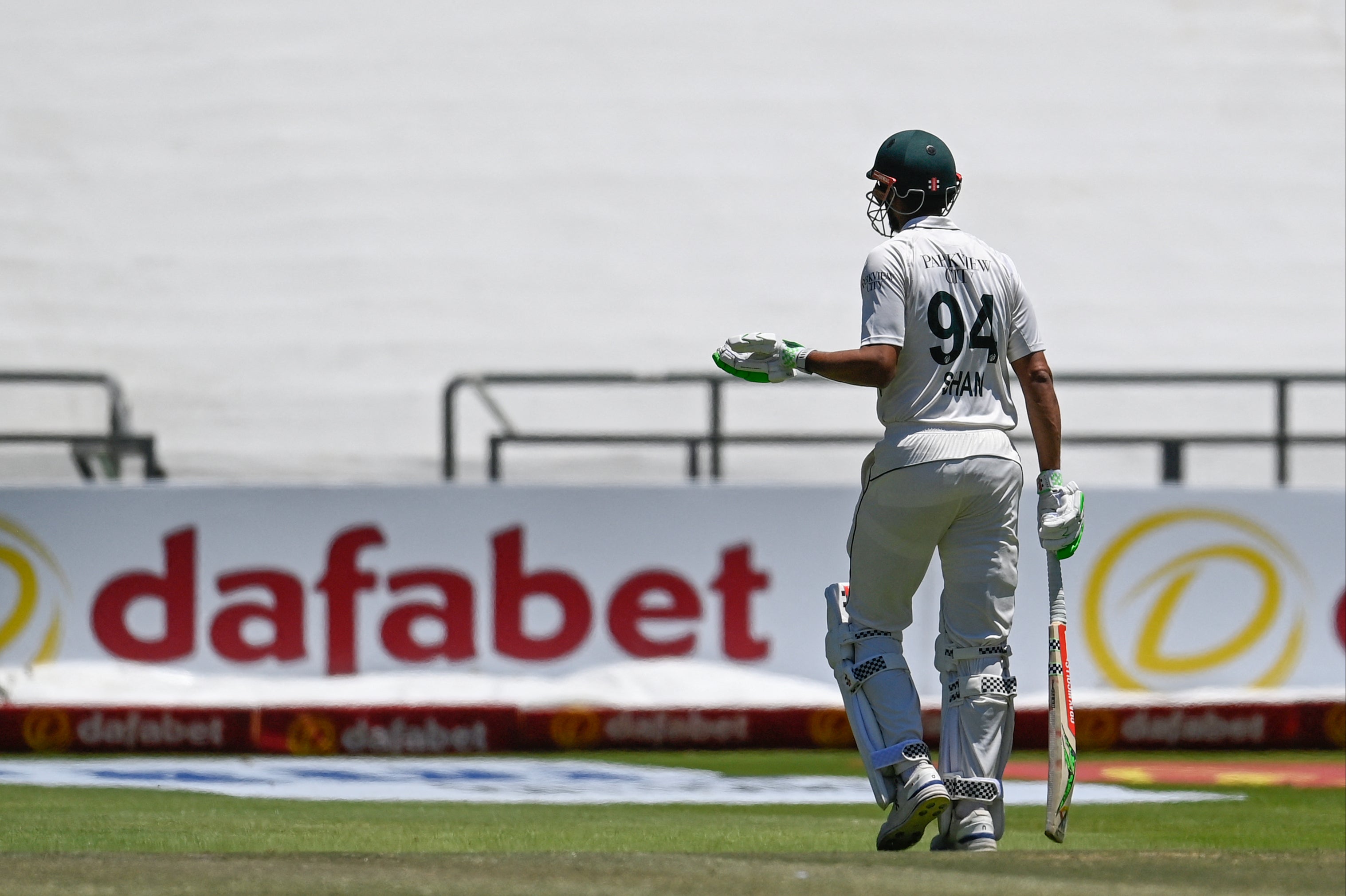 Il capitano pakistano Shan Masood ha combattuto duramente ma è caduto LBW contro Kwena Maphaka durante la revisione