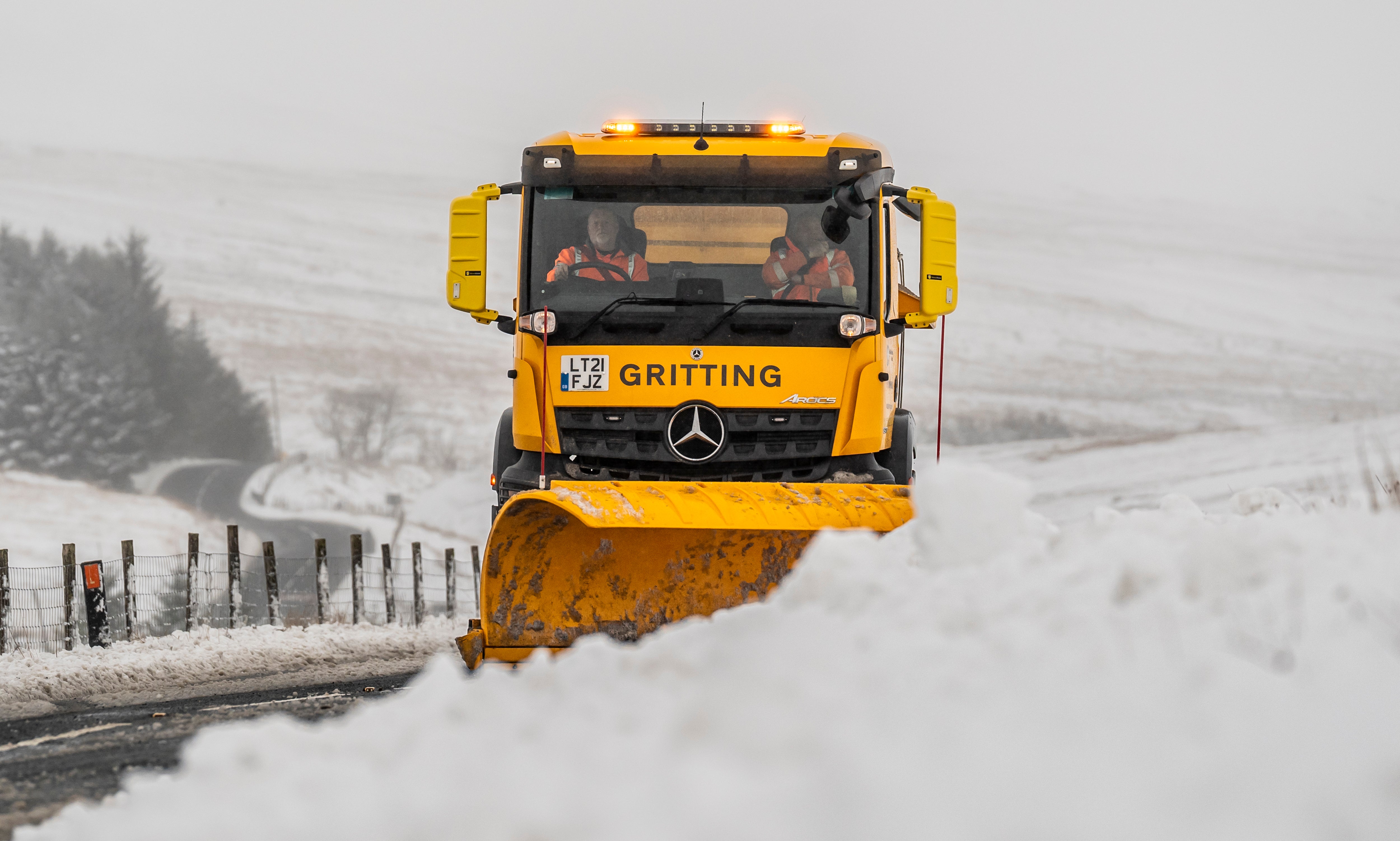 UK weather live: Snow and ice warnings in place across country as drowned man in Yorkshire identified