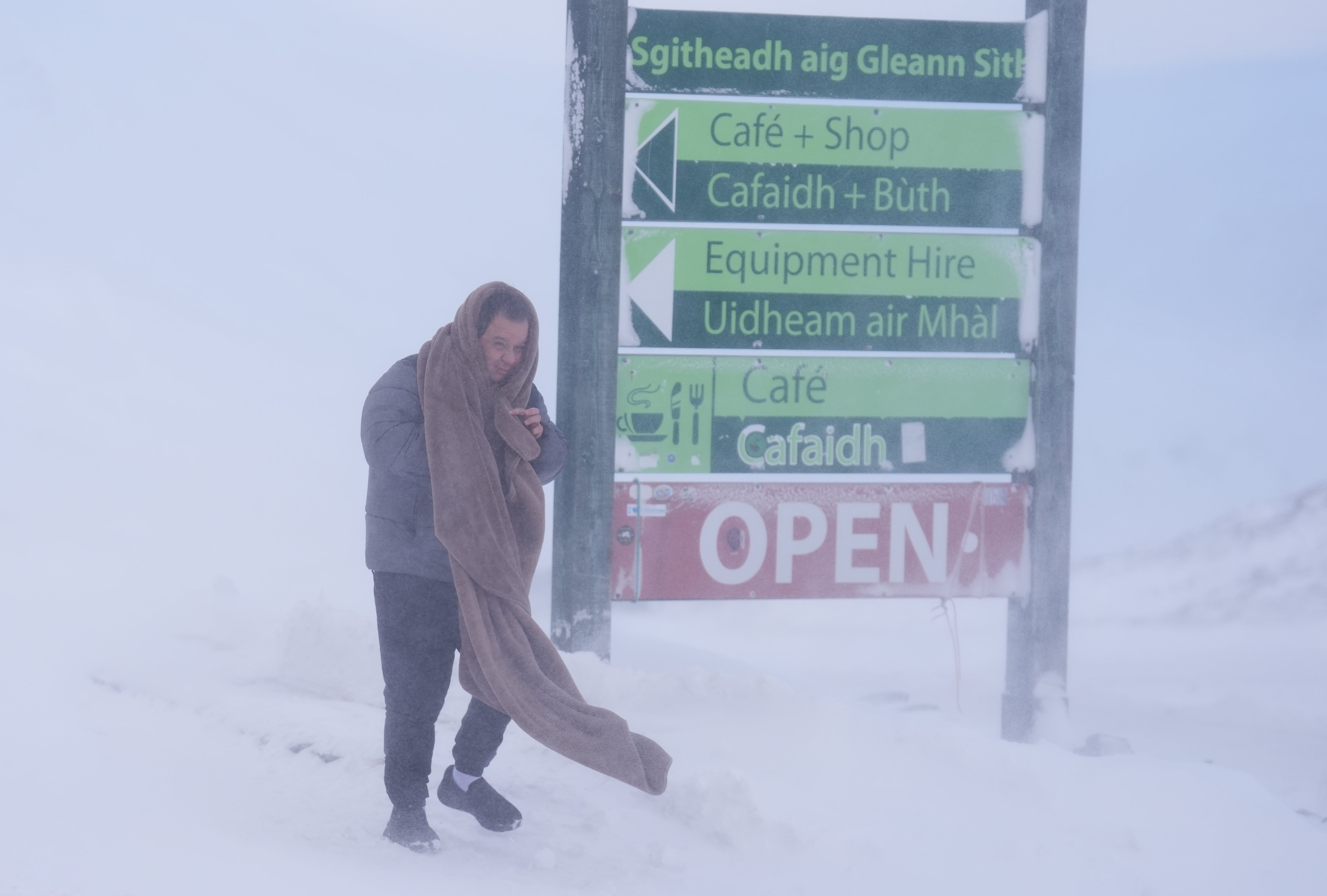 Snow warning for London as UK braces for temperatures to plummet to -20C  amid health alerts: Weather live | The Independent