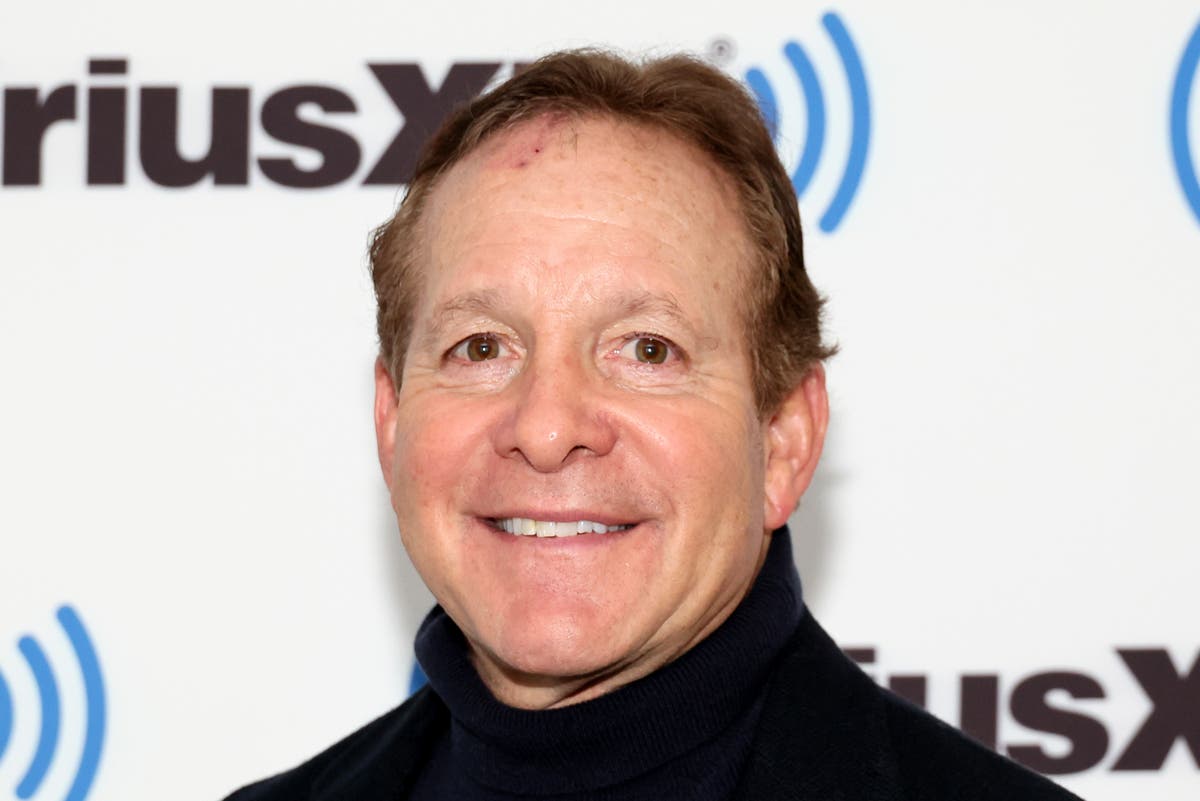 Hollywood actor rushes to help fire first responders evacuate panicked LA residents