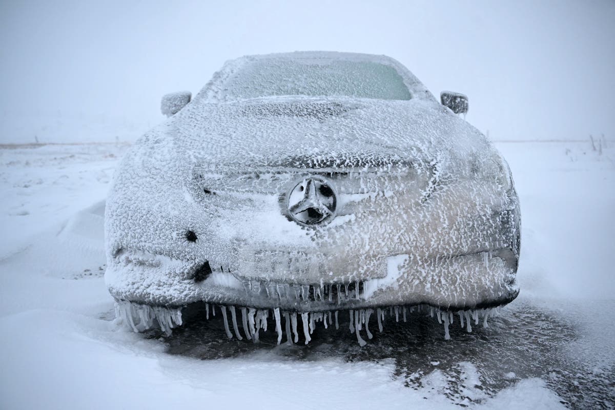 London braced for snow as yellow weather warning extended after icy -5.5C night: live