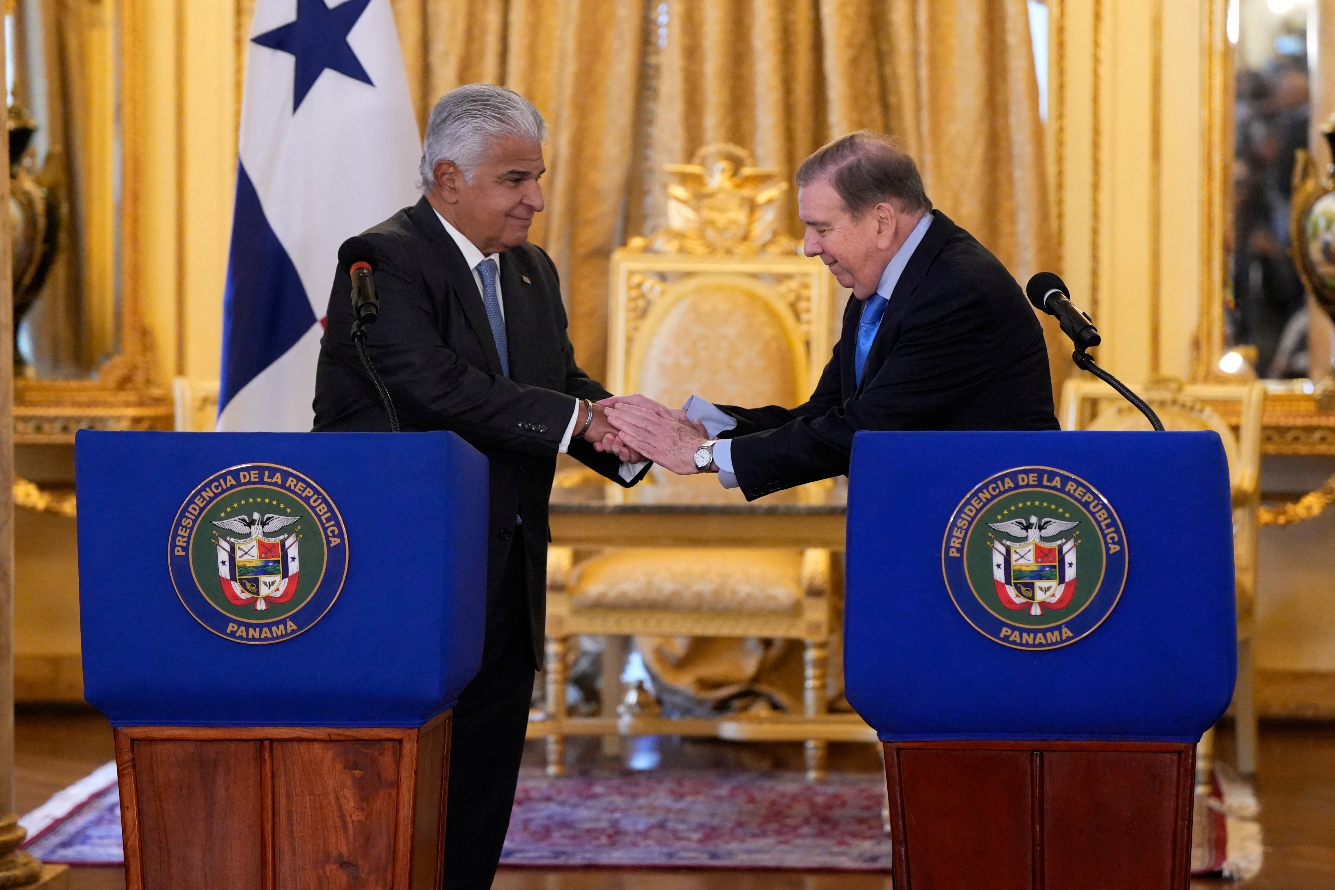 Panama’s President Jose Raul Mulino (L) shakes hands with Venezuelan opposition leader Edmundo Gonzalez Urrutia (R)