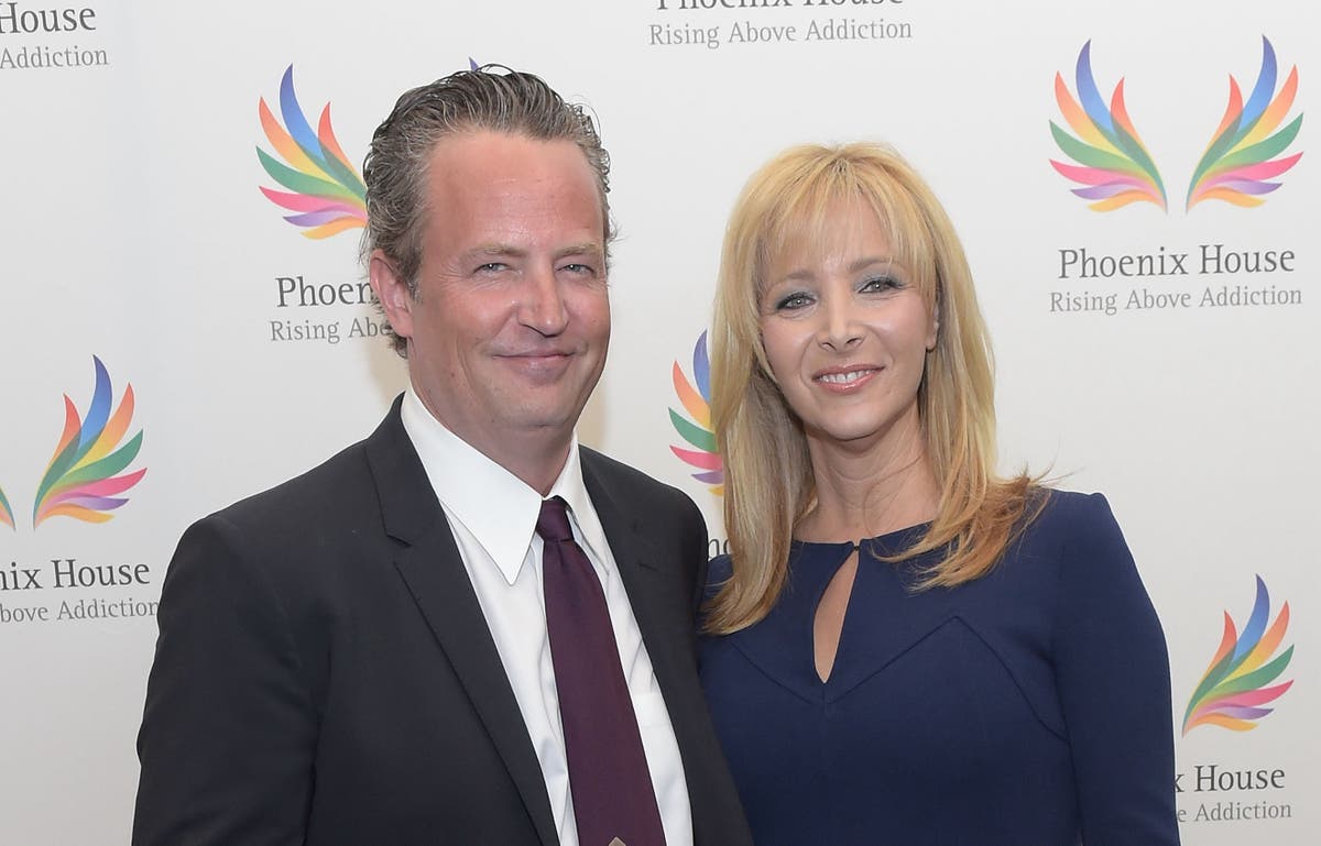 Lisa Kudrow just found a note Matthew Perry left her in a cookie jar 20 years ago