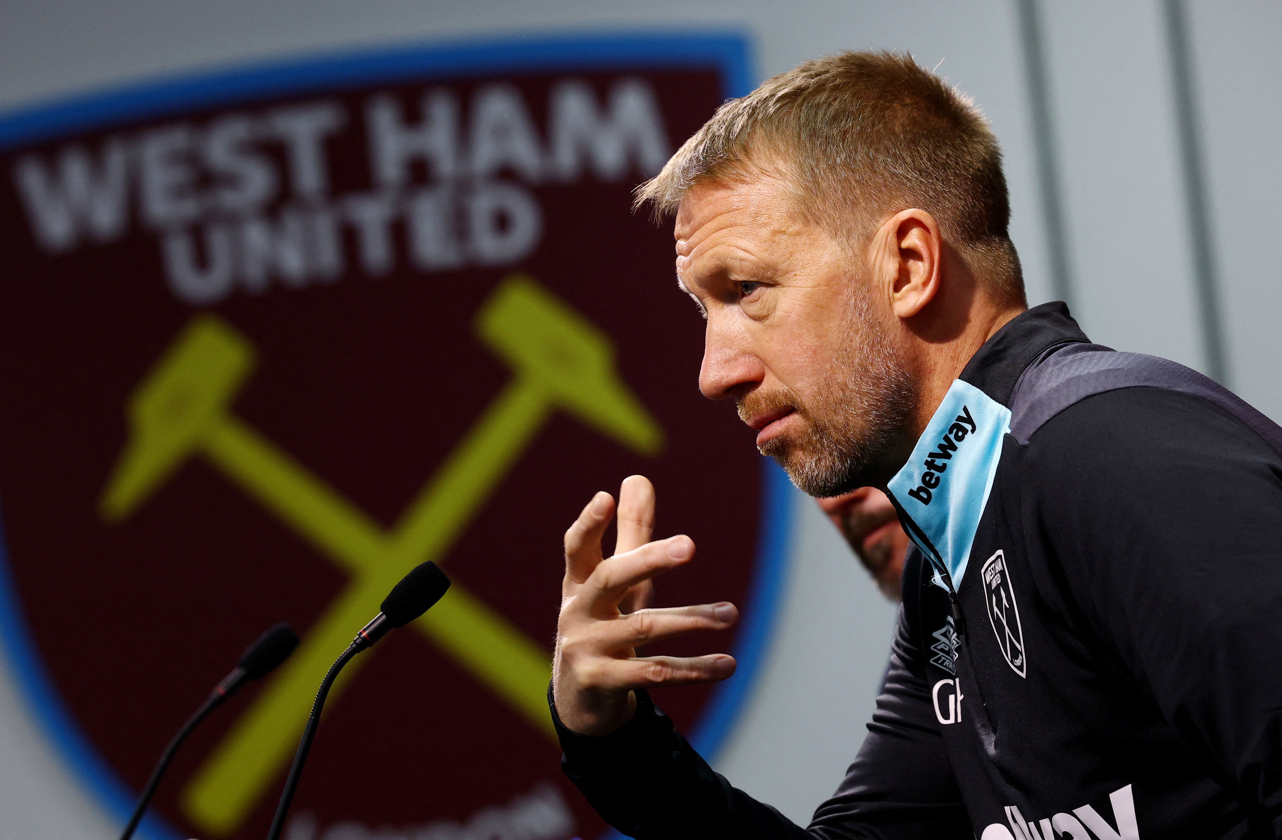 Graham Potter si rivolge ai media dopo essere diventato il nuovo allenatore del West Ham