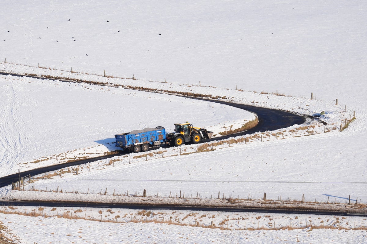 Cold health alerts issued with snow and temperatures to plummet to minus 7C