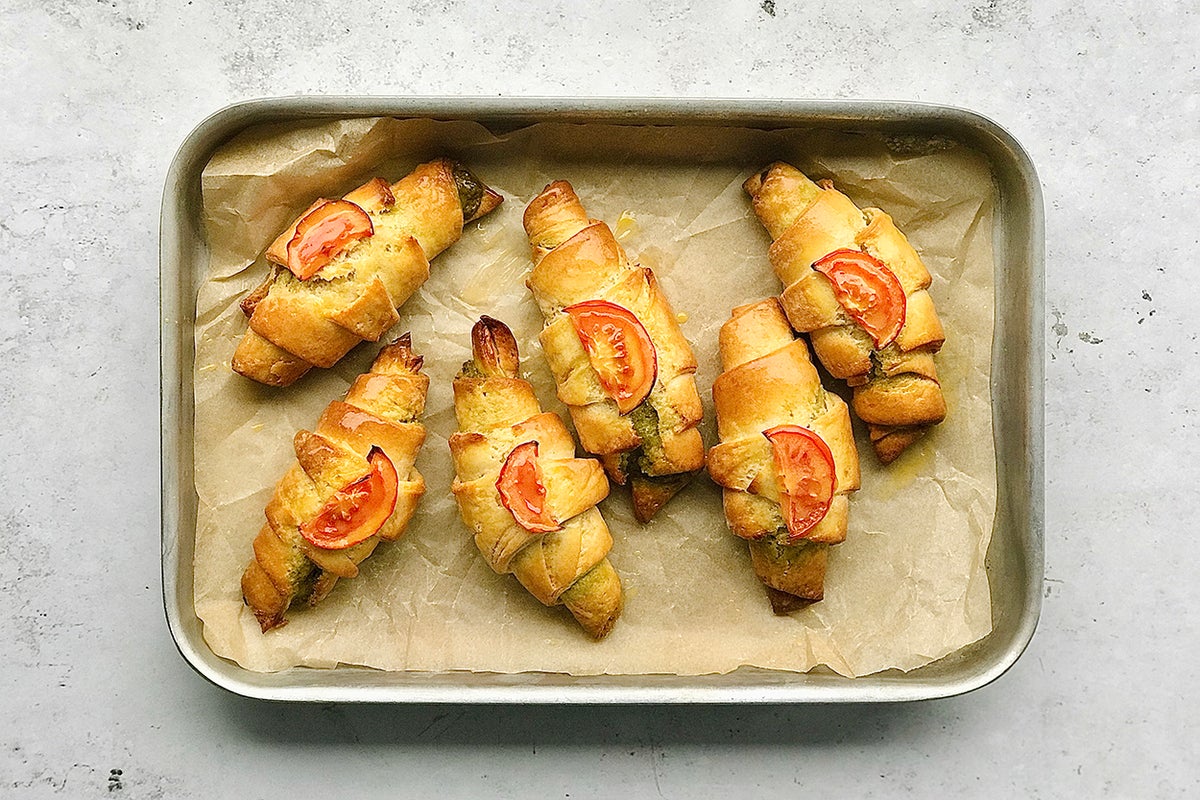 Vegan Tomato Pesto Croissants